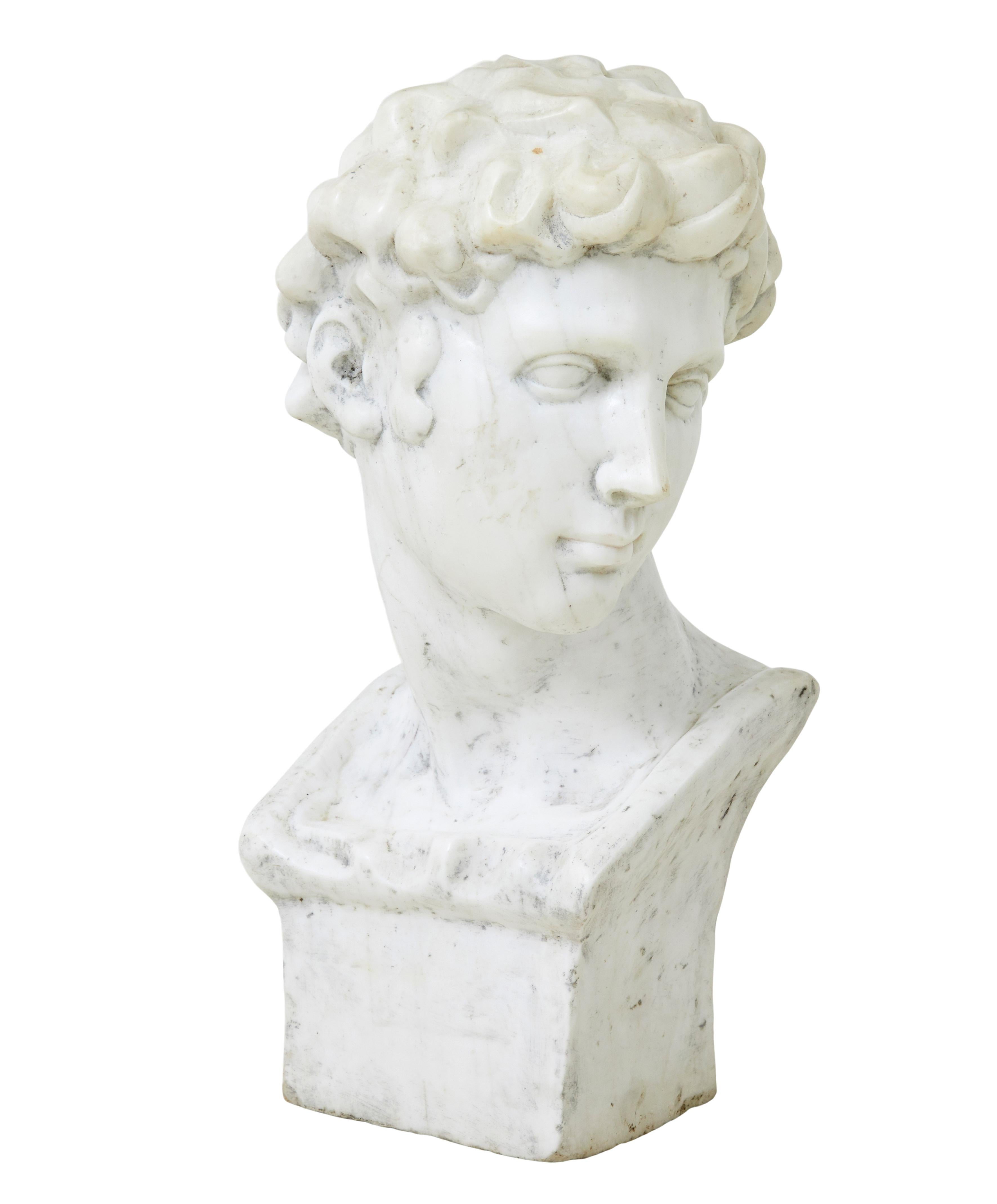 20th century decorative marble bust in the Greco Roman style For Sale 1