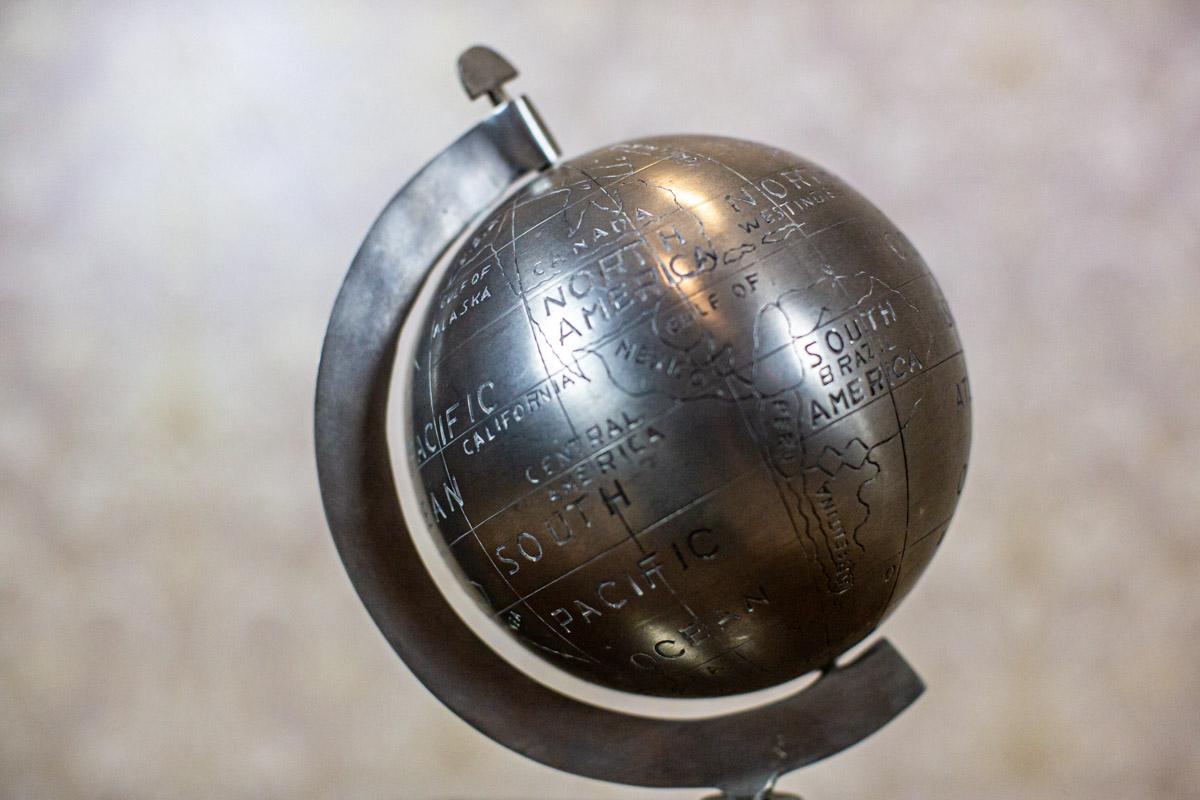 20th-Century Decorative Metal Globe In Good Condition For Sale In Opole, PL