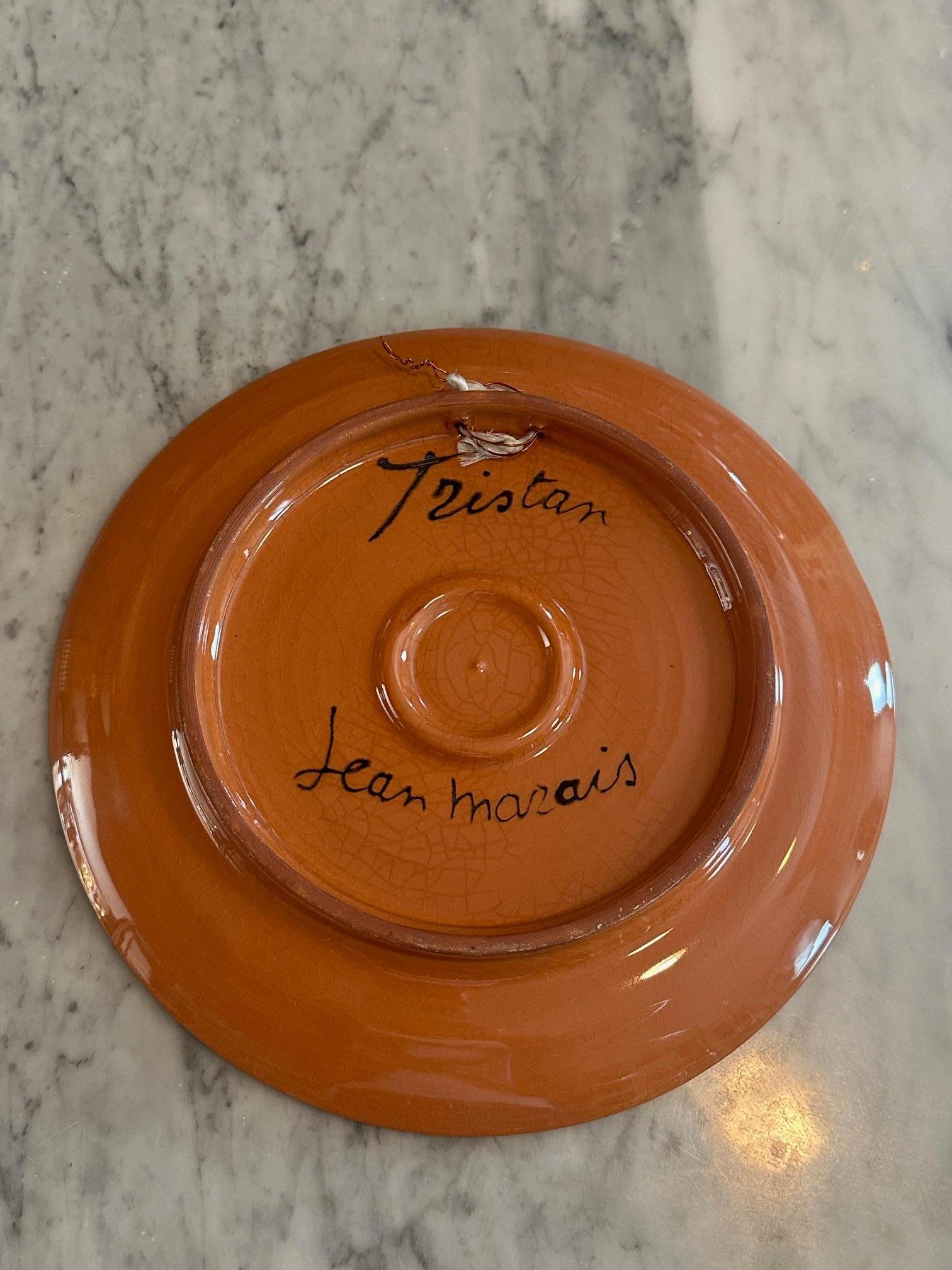 Bellissimo piatto decorativo in ceramica verniciata raffigurante Tristano (Tristan & Yseult) e realizzato da Jean Marais negli anni '70. 
Jean Marais era un famoso attore francese ma anche scultore e pittore. 
Ideale per la decorazione delle pareti.
