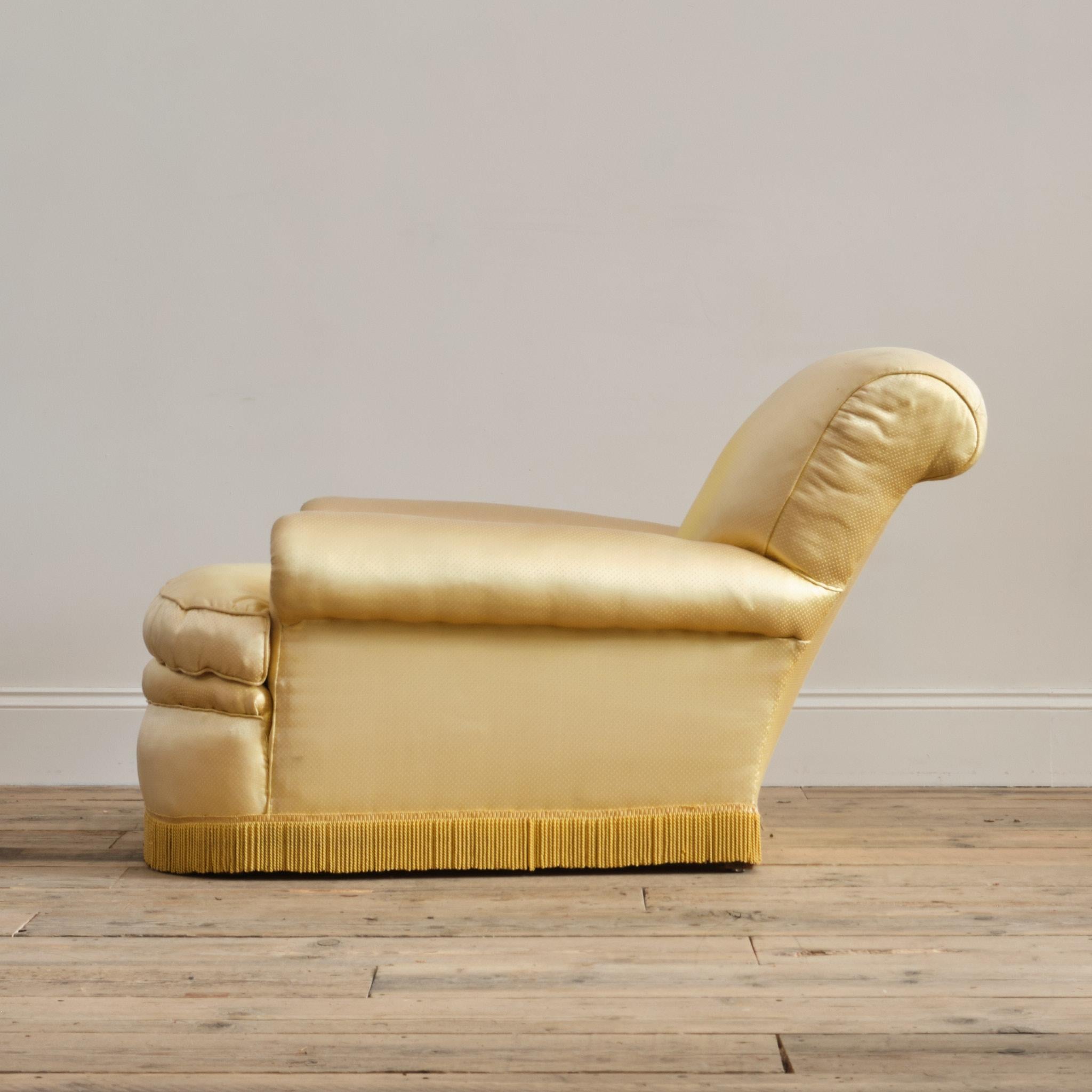 Sillón Club Estilo Howard del Siglo XX con Asiento Profundo en Bastante bueno estado para la venta en Batley, GB