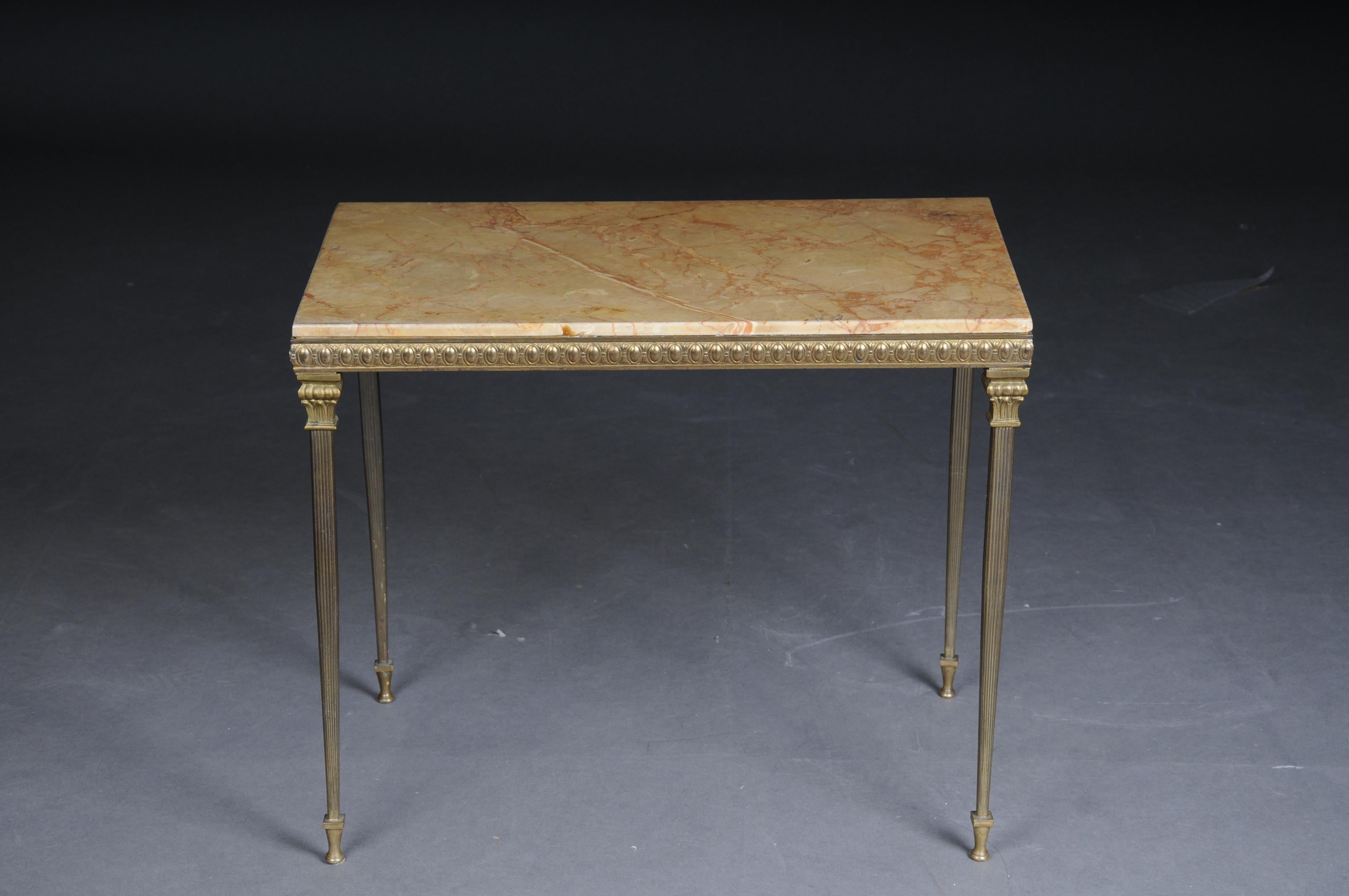 20th century Delicate Louis XVI side table, brass

Solid, rectangular iron frame, profiled. Cover plate made of mottled marble.
Pointed / conical legs, grooved.

(A-174).