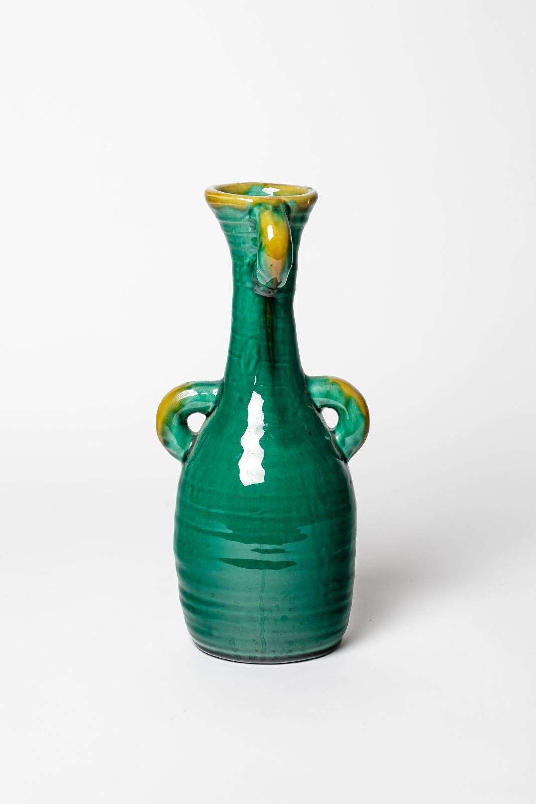 Accolay 

Vase en céramique abstraite design du 20e siècle

Circa 1960

Couleurs des émaux céramiques jaunes et verts

Condition originale parfaite.

Signé 

hauteur 29 cm
Grand 13 cm