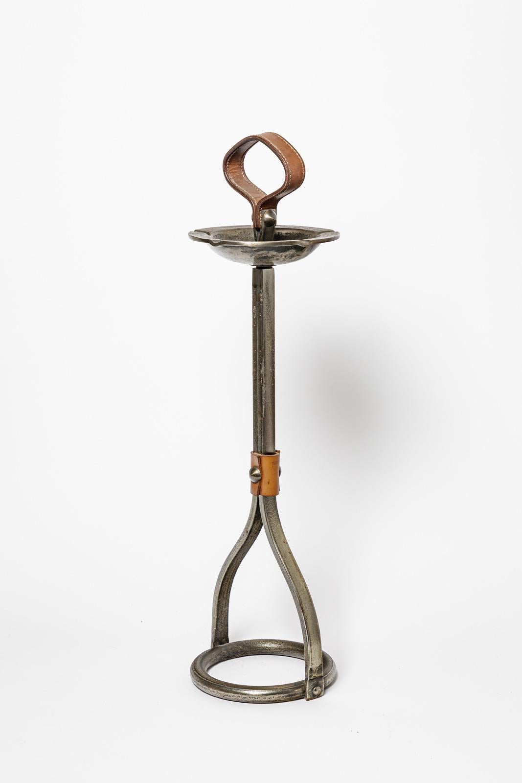 Cenicero de diseño del siglo XX de metal y cuero estilo Ryckaert de Jacques Adnet Moderno de mediados de siglo en venta