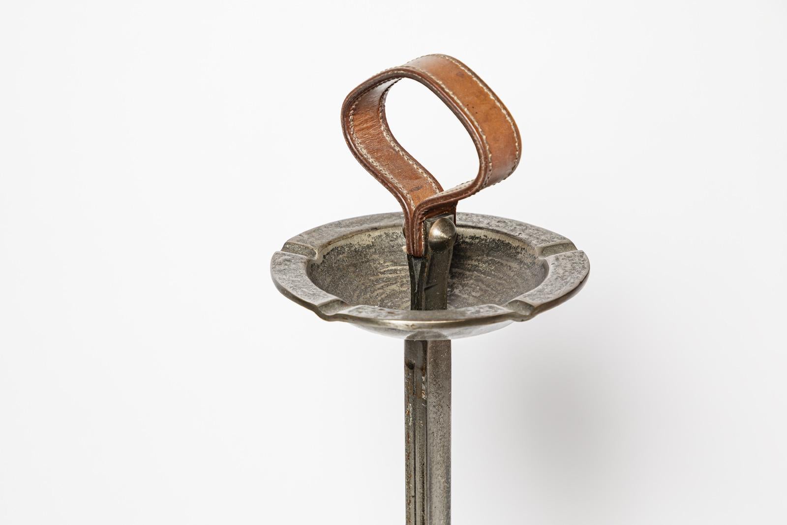 Belge 20 CENTURY DESIGN cendrier métal et cuir style Ryckaert de Jacques Adnet en vente