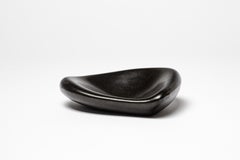 Plat ou vide poche en céramique noire design du 20TH CENTURY DESIGN att. à Pol Chambost 1950