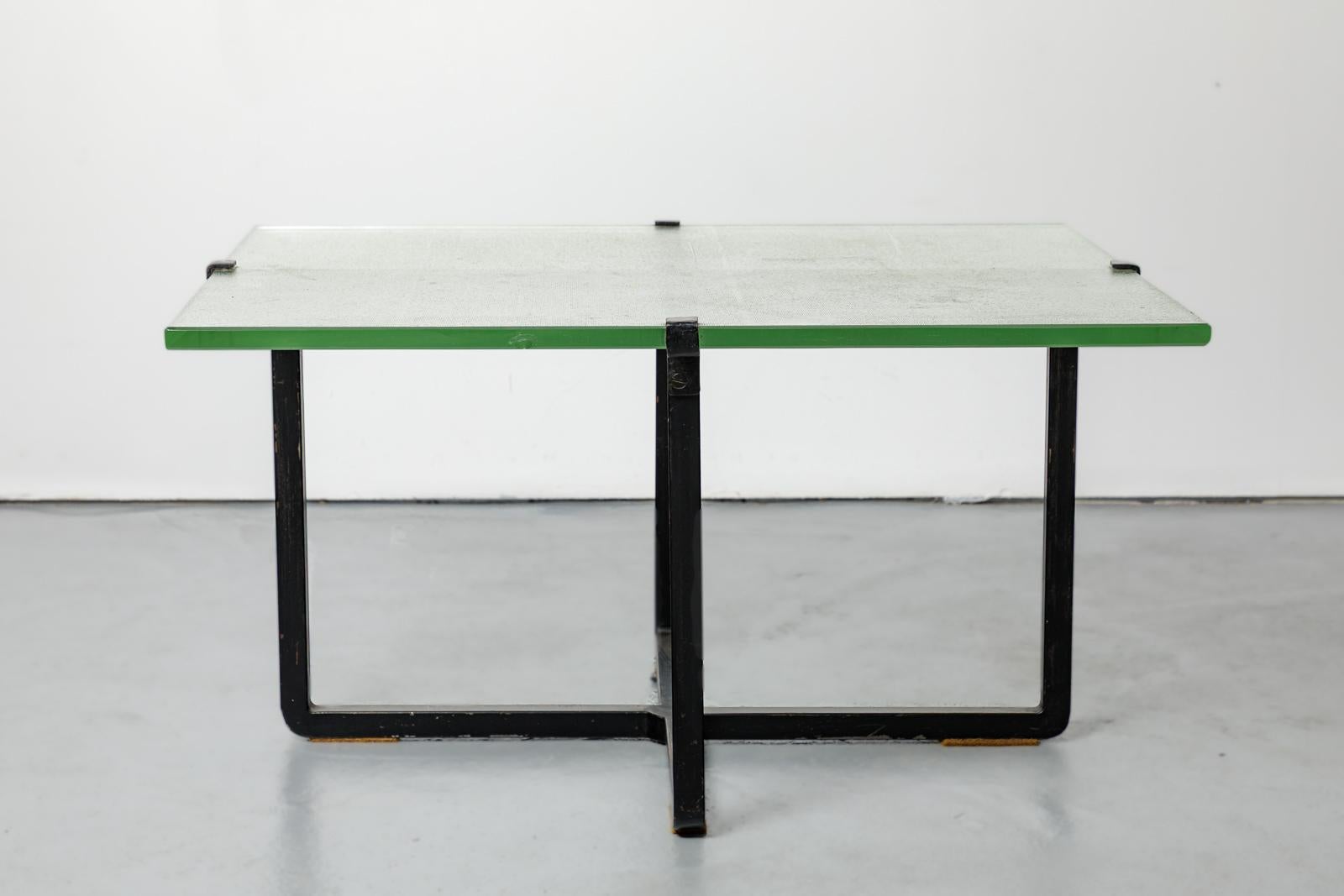 Français Table basse ou canapé en métal noir design du 20TH CENTURY DESIGN Saint Gobain Glass en vente