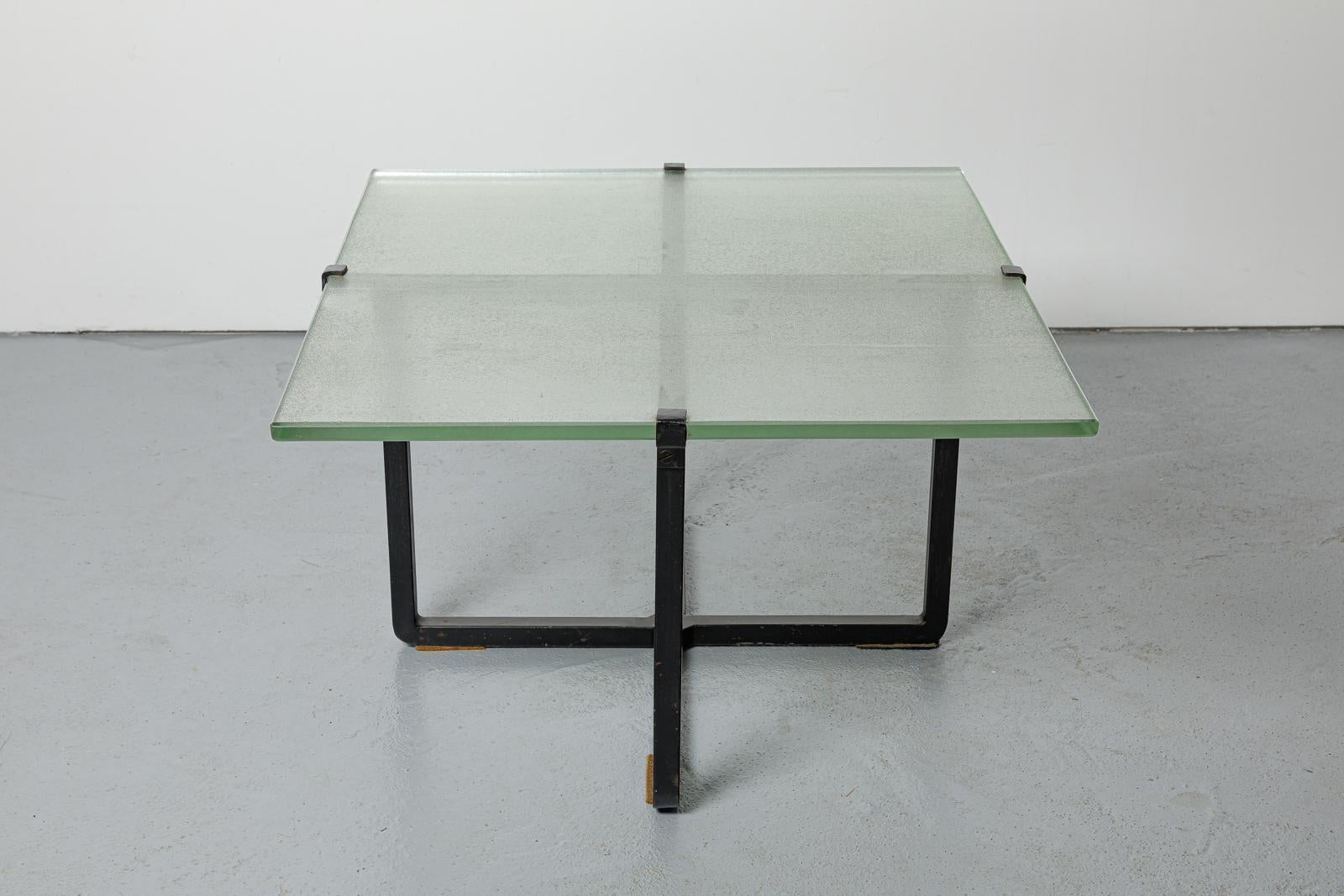 Table basse ou canapé en métal noir design du 20TH CENTURY DESIGN Saint Gobain Glass en vente 1