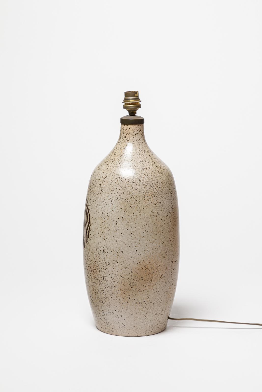 Français 20TH CENTURY DESIGN Lampe de table en céramique abstraite brune et noire vers 1970 38 cm en vente