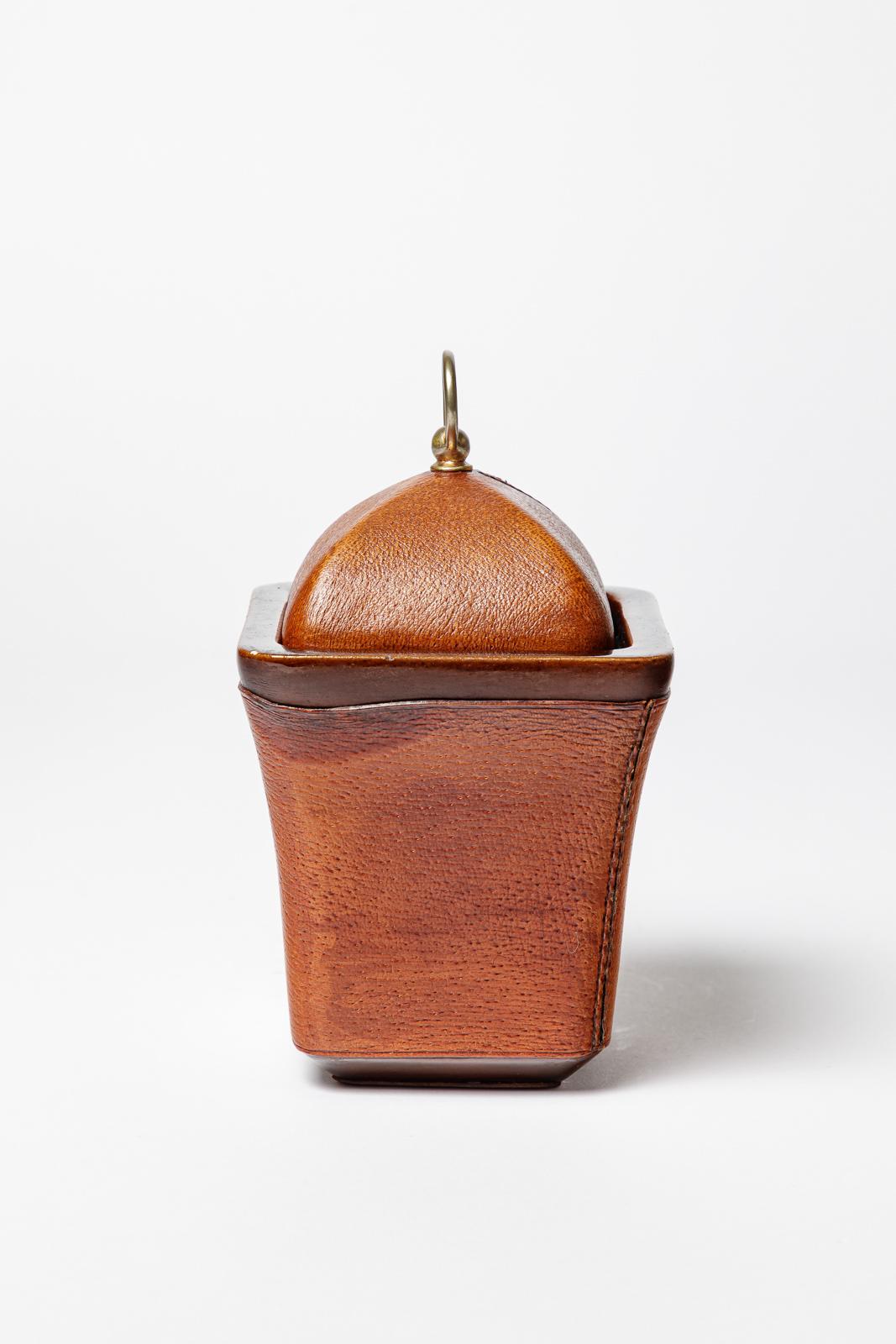 Caja decorativa de cerámica marrón y cuero de diseño del siglo XX de Longchamps París en Bueno estado para la venta en Neuilly-en- sancerre, FR