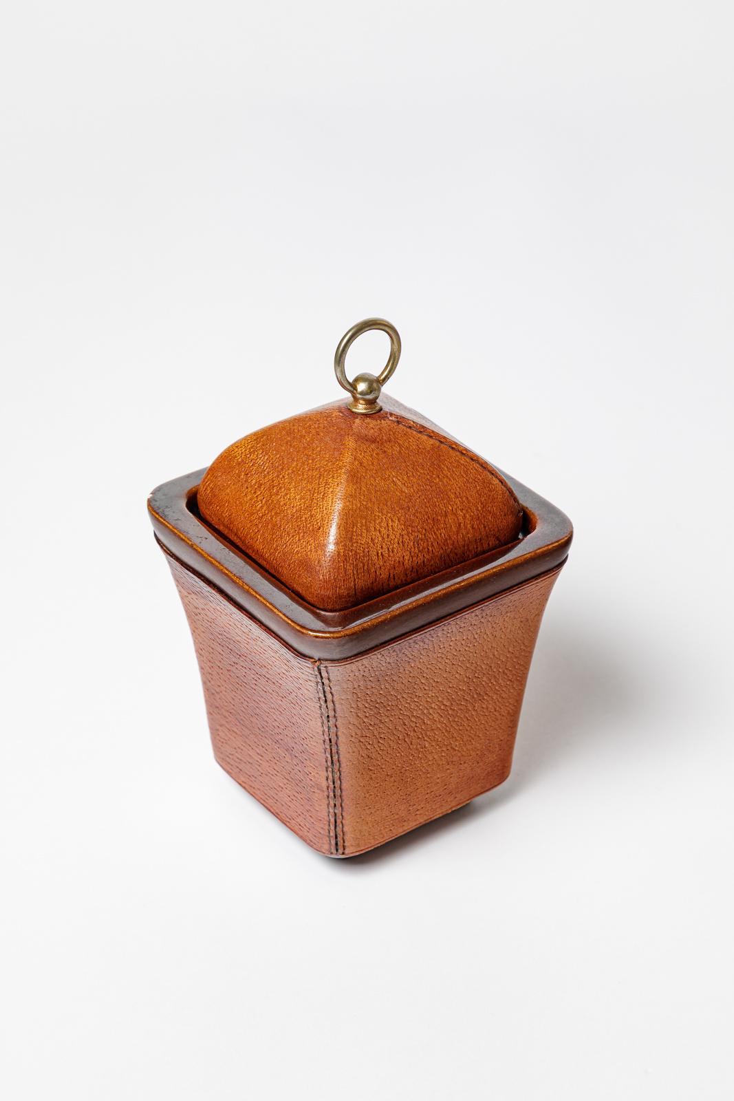 Caja decorativa de cerámica marrón y cuero de diseño del siglo XX de Longchamps París Cerámico en venta