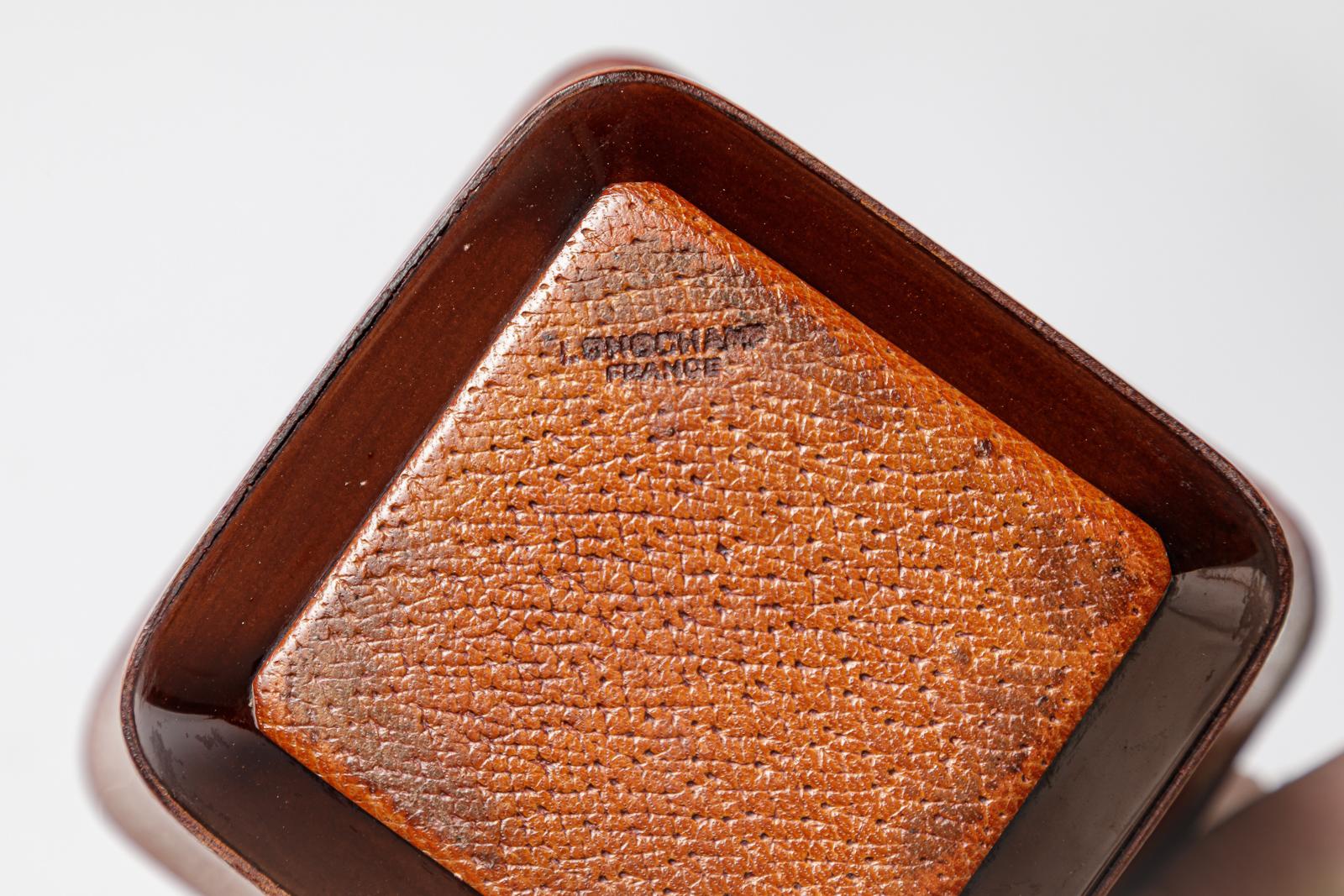 Caja decorativa de cerámica marrón y cuero de diseño del siglo XX de Longchamps París en venta 2