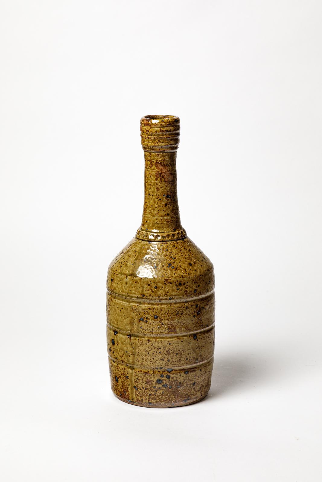 Baudat - Ceramista di La Borne Potters

Firmato e datato 1975

Grande vaso o bottiglia in ceramica marrone in gres di Baudat

Condizioni originali perfette

Un pezzo unico fatto a mano

Altezza 37 cm
Grande 15 cm