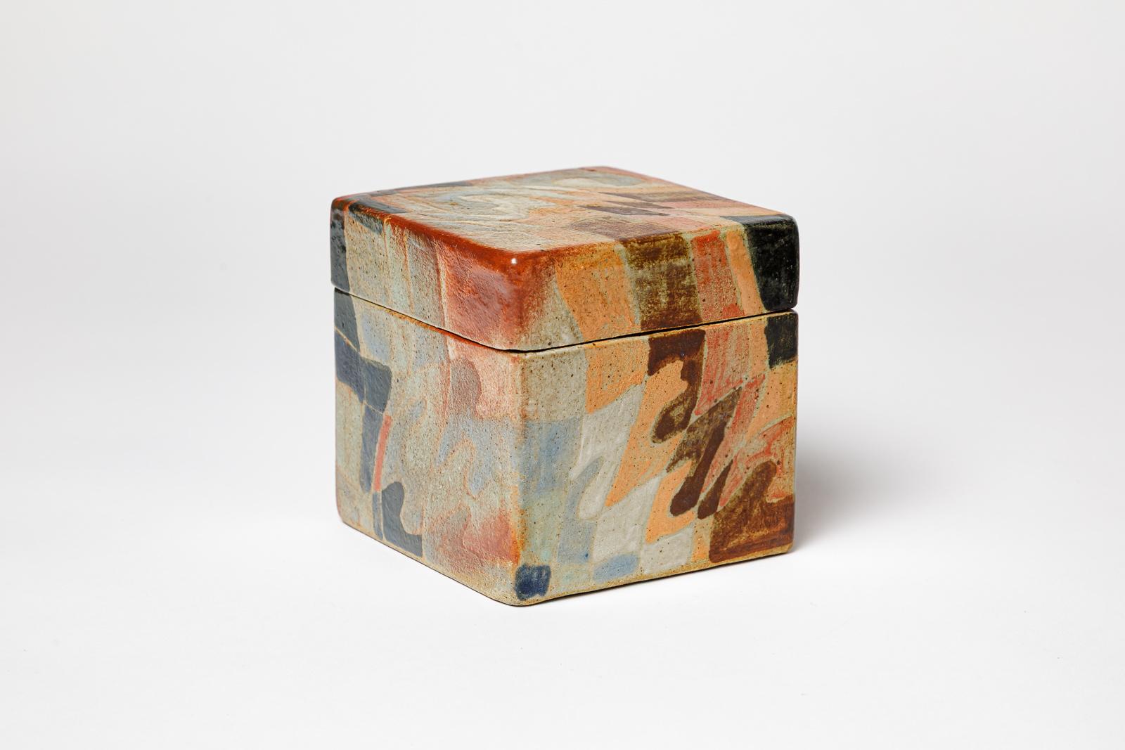 Claudie Charnaux Guillaume - La Borne


Boîte en céramique décorative ou à bijoux design du 20e siècle

Signé sous la base

Couleurs des émaux céramiques en grès noir et coloré

Condition originale parfaite.

hauteur 12 cm
Grand 12 cm

