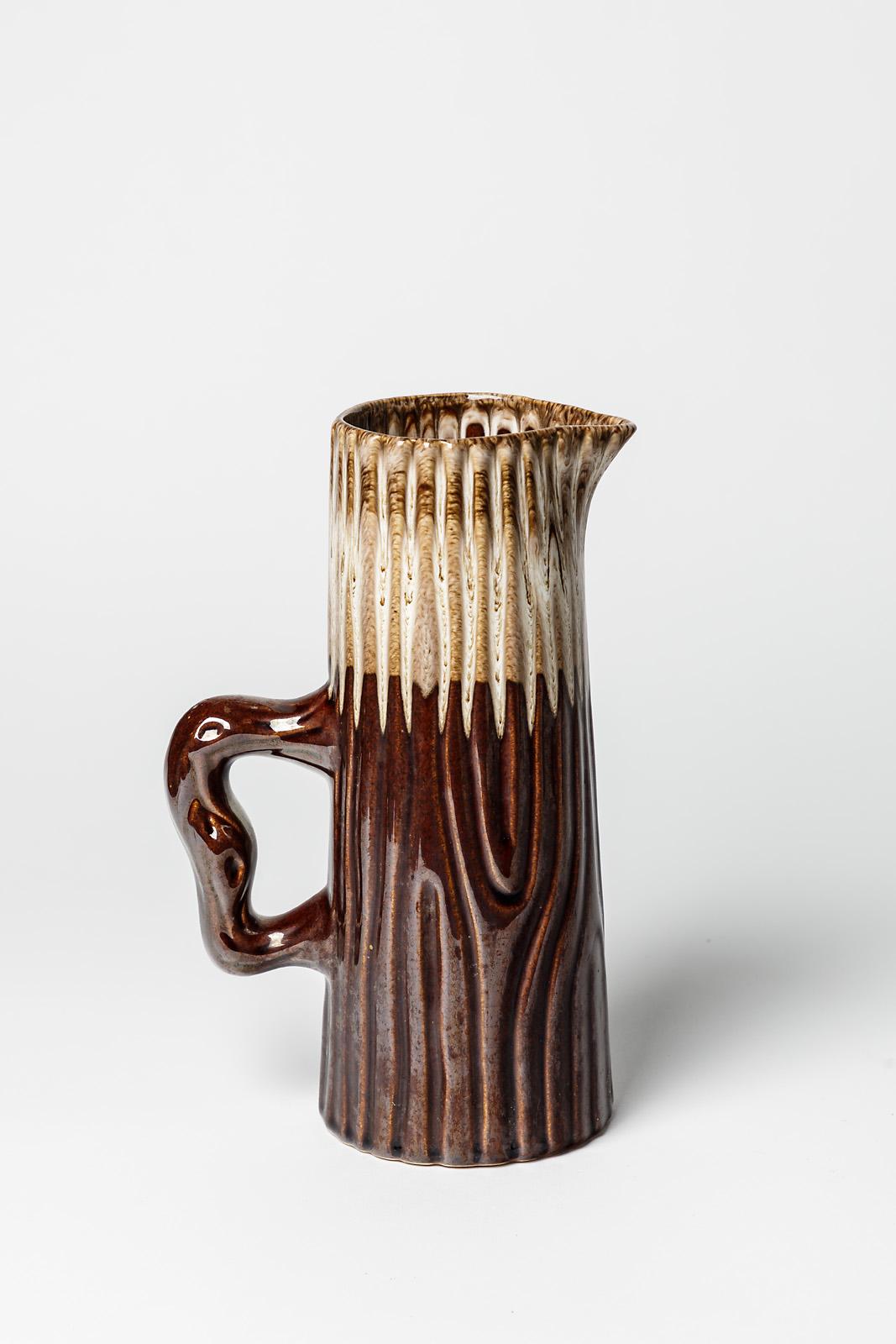 In the style of Pol Chambost

Original vintage ceramic pitcher wiht brown and white ceramic glazes colors

Imitation wood ceramic pitcher realised circa 1950

Perfect condition

Measures: height : 26 cm Large : 15 cm.