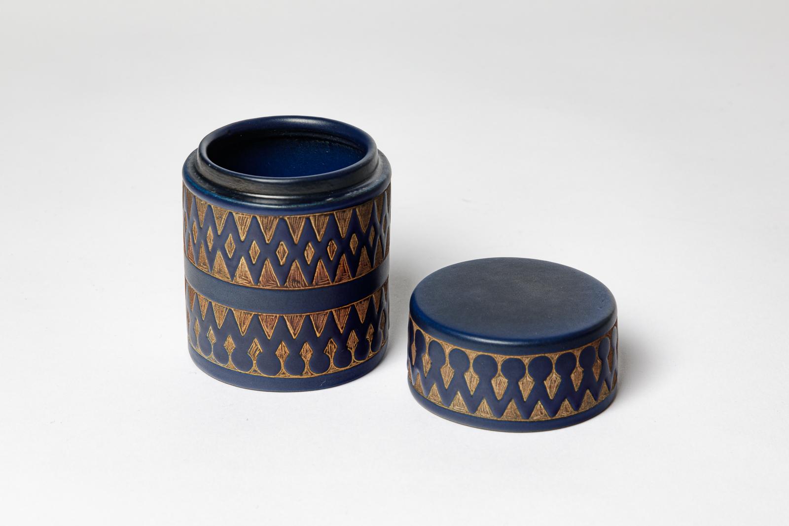 Joyas de diseño del siglo XX o caja decorativa de cerámica abstracta azul René Maurel en Excelente estado para la venta en Neuilly-en- sancerre, FR