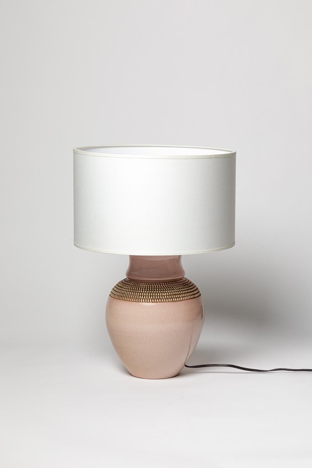 Pol Chamnbost 


Lampada da tavolo in ceramica di design Art déco del XX secolo

Condizioni originali perfette

Colore dello smalto ceramico rosa chiaro

L'impianto elettrico è a posto

Venduto senza paralume

Altezza della ceramica 26 cm
Grande 17