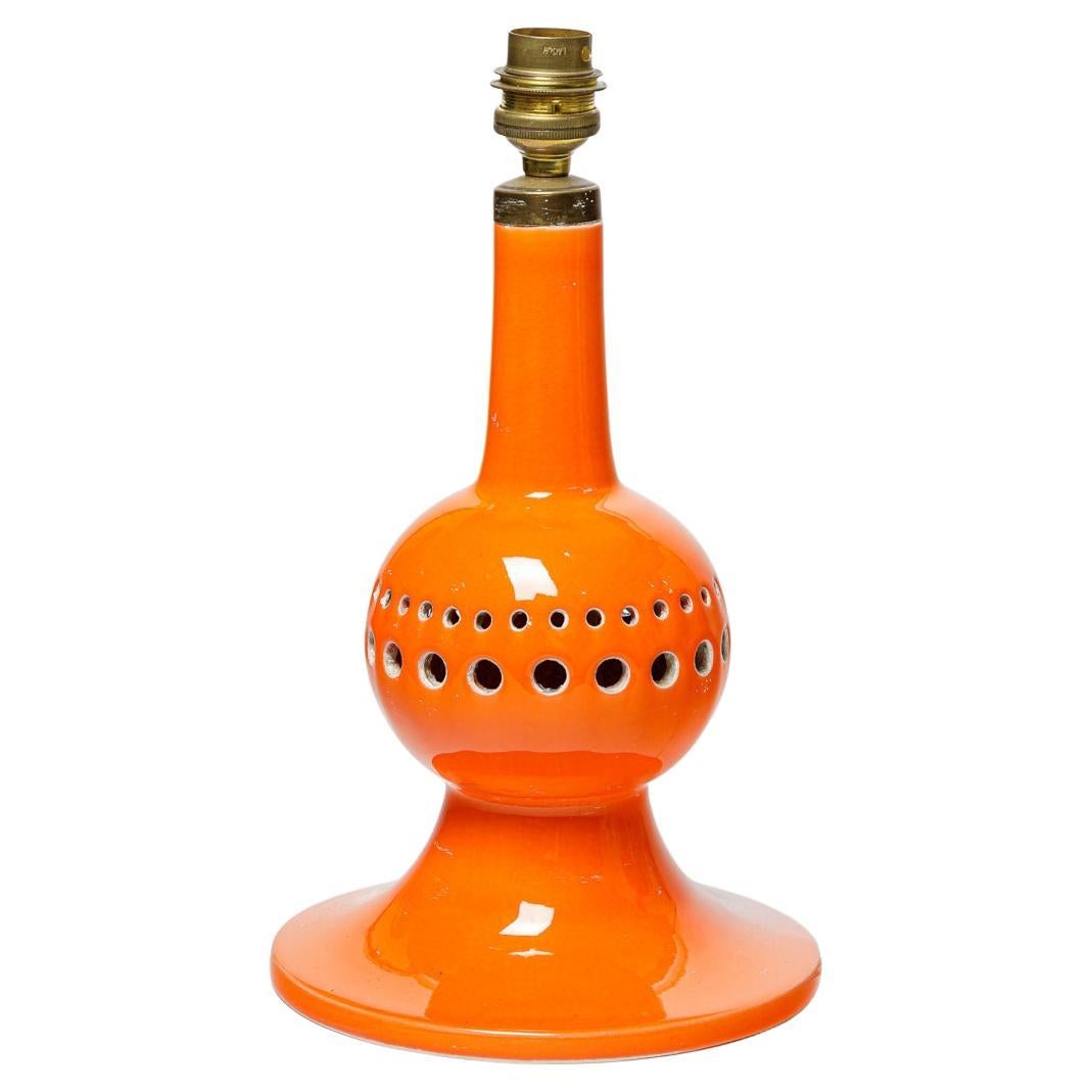 Lampe à poser en céramique orange design du 20TH CENTURY DESIGN par Poteries du Marais 1970