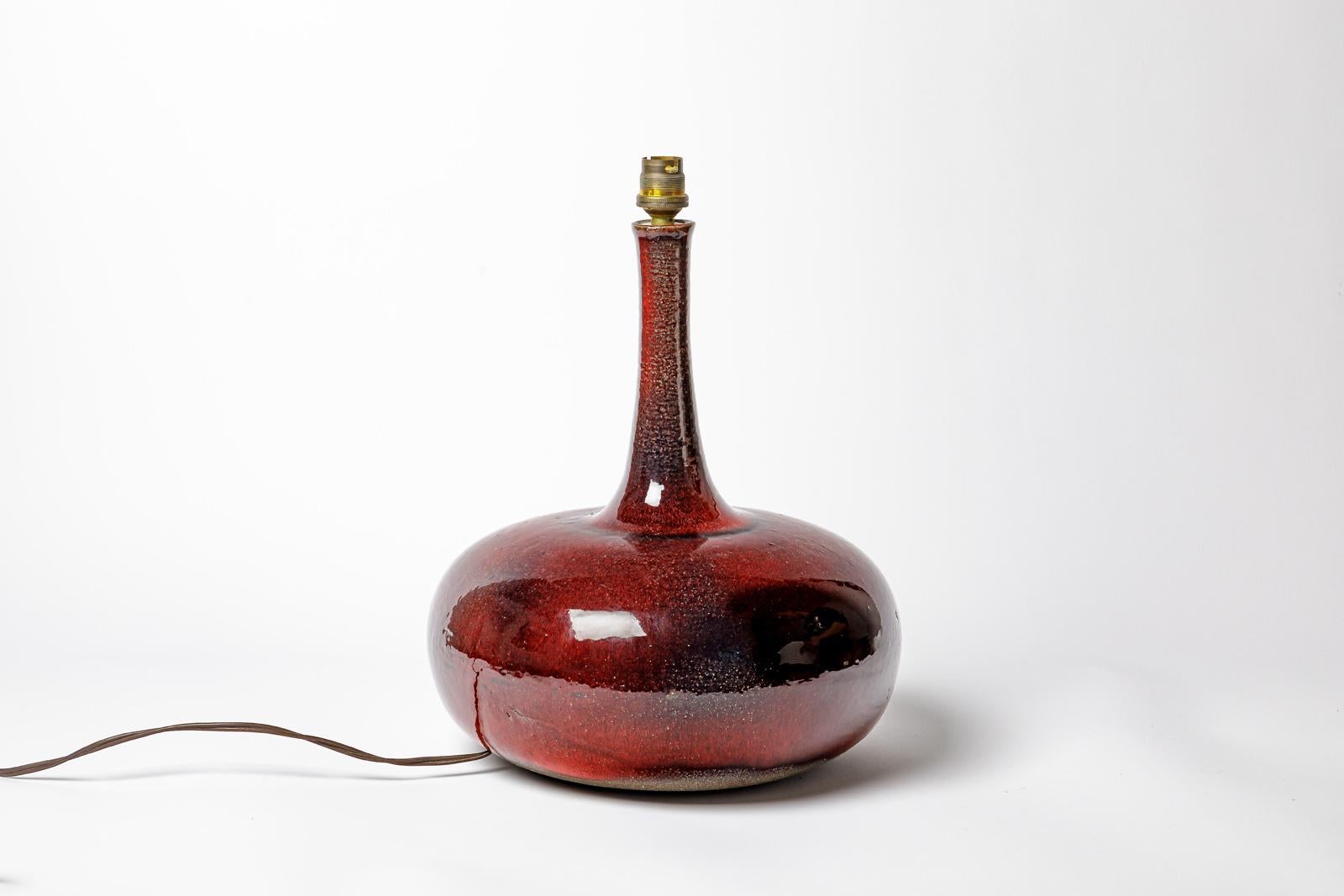 French 20th century design red ceramic table lamp in style of Ruelland circa 1950  For Sale