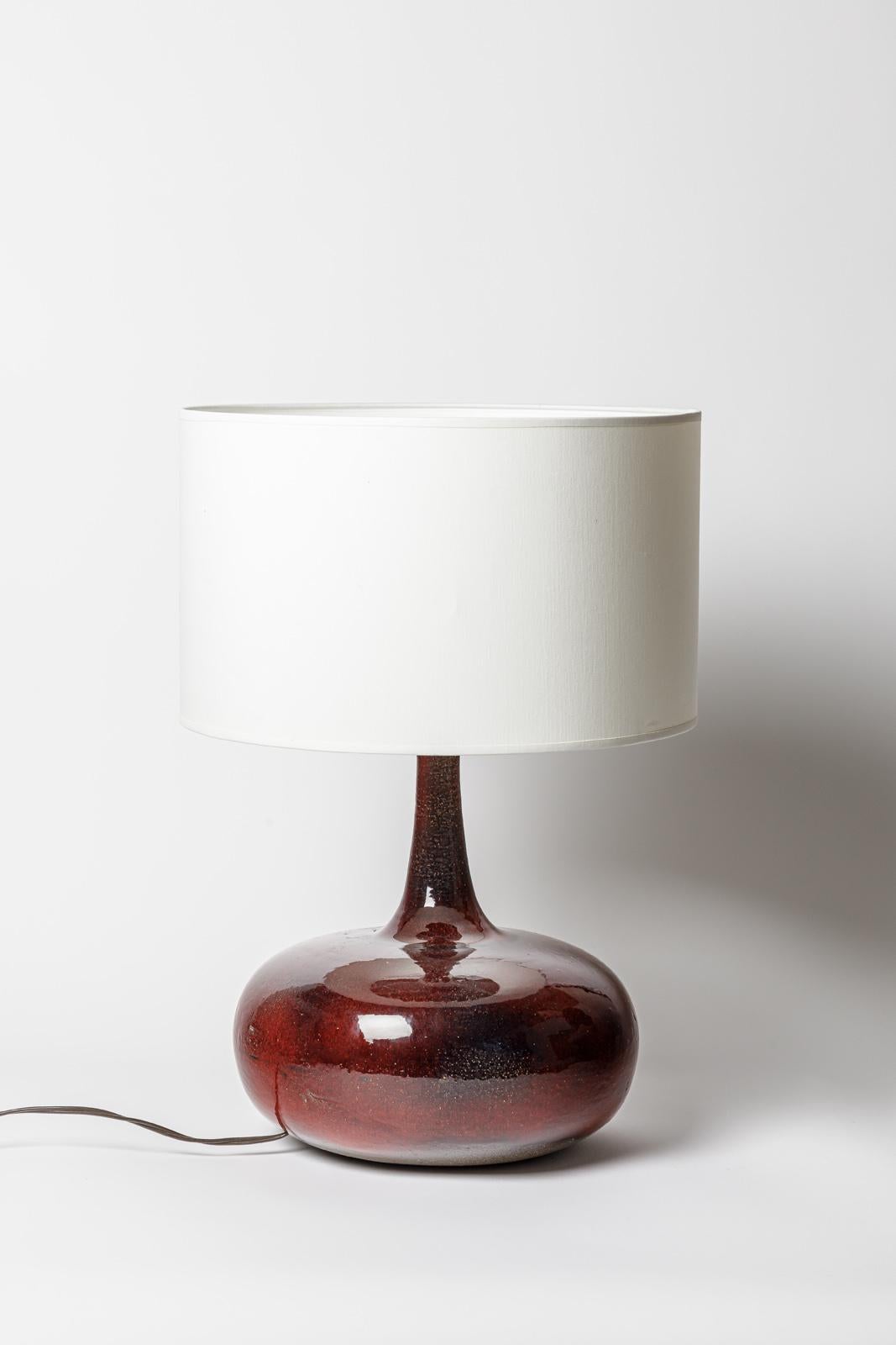 20th century design red ceramic table lamp in style of Ruelland circa 1950  In Excellent Condition For Sale In Neuilly-en- sancerre, FR