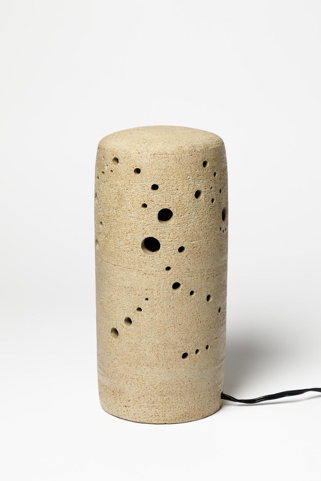 Realised circa 1970

Original sculptural ceramic table lamp realised by french ceramicist

White ceramic color

Perforated ceramic form

Original perfect condition

Measures: Height : 25 cm large : 11 cm.