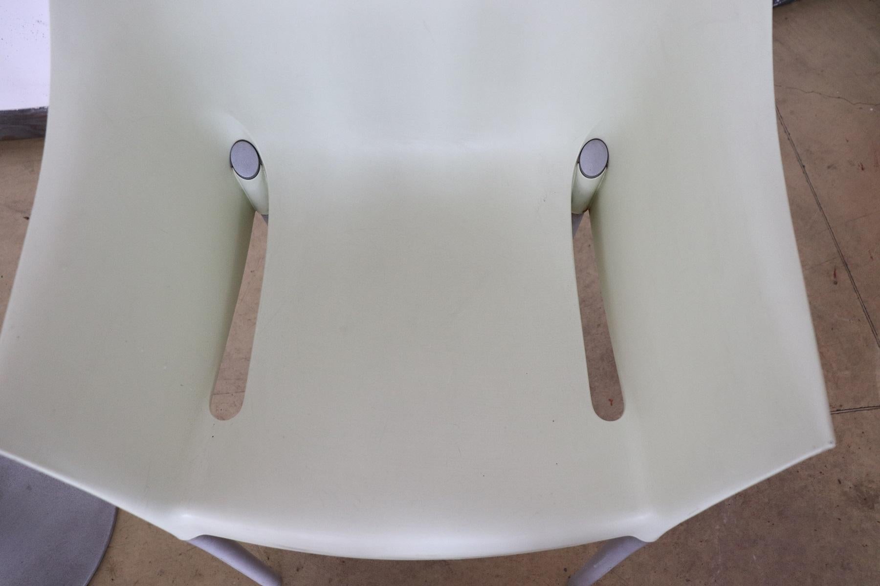 Table et chaises design du XXe siècle par Philippe Starck pour Kartell, années 1990 en vente 10