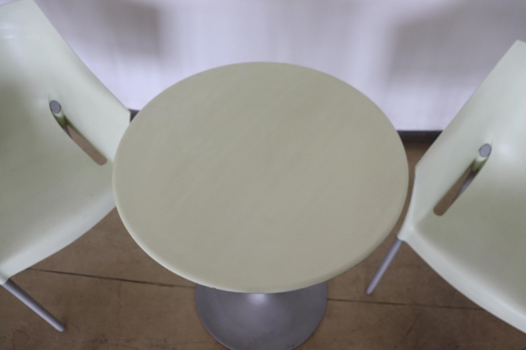 Italian 20th Century Design Table and Chairs by Philippe Starck for Kartell, 1990s For Sale