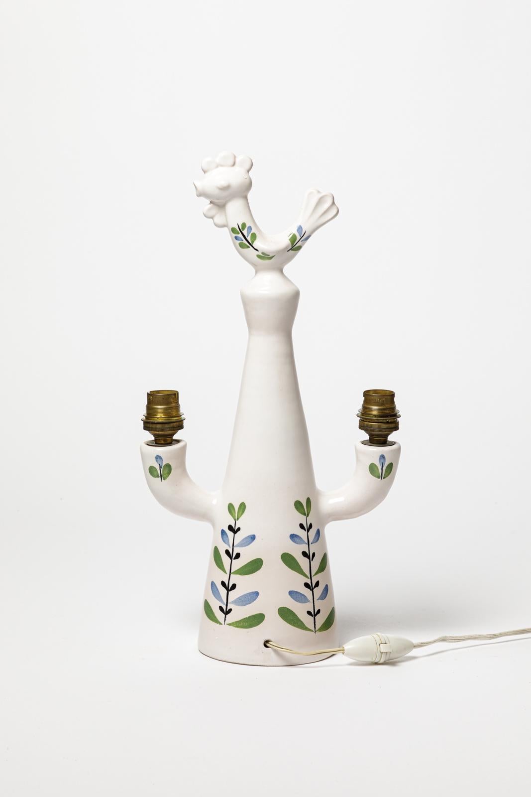 Mid-Century Modern 20TH CENTURY DESIGN Lampe de table en céramique blanche et décorée de fleurs style Capron