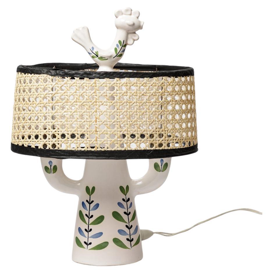 20TH CENTURY DESIGN Lampe de table en céramique blanche et décorée de fleurs style Capron