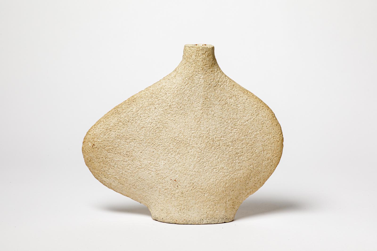 20th century design white ceramic vase free form abstract circa 1960 In Excellent Condition For Sale In Neuilly-en- sancerre, FR