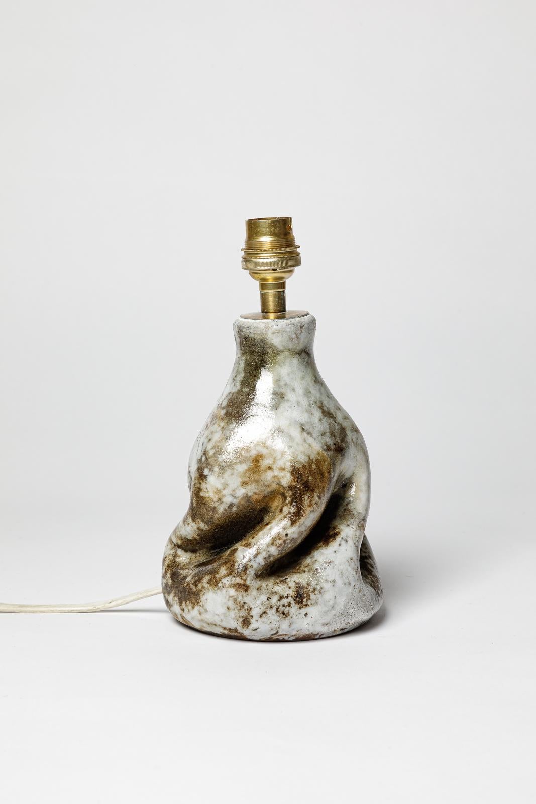 French 20th century design white free form ceramic table lamp by Alexandre Kostanda For Sale