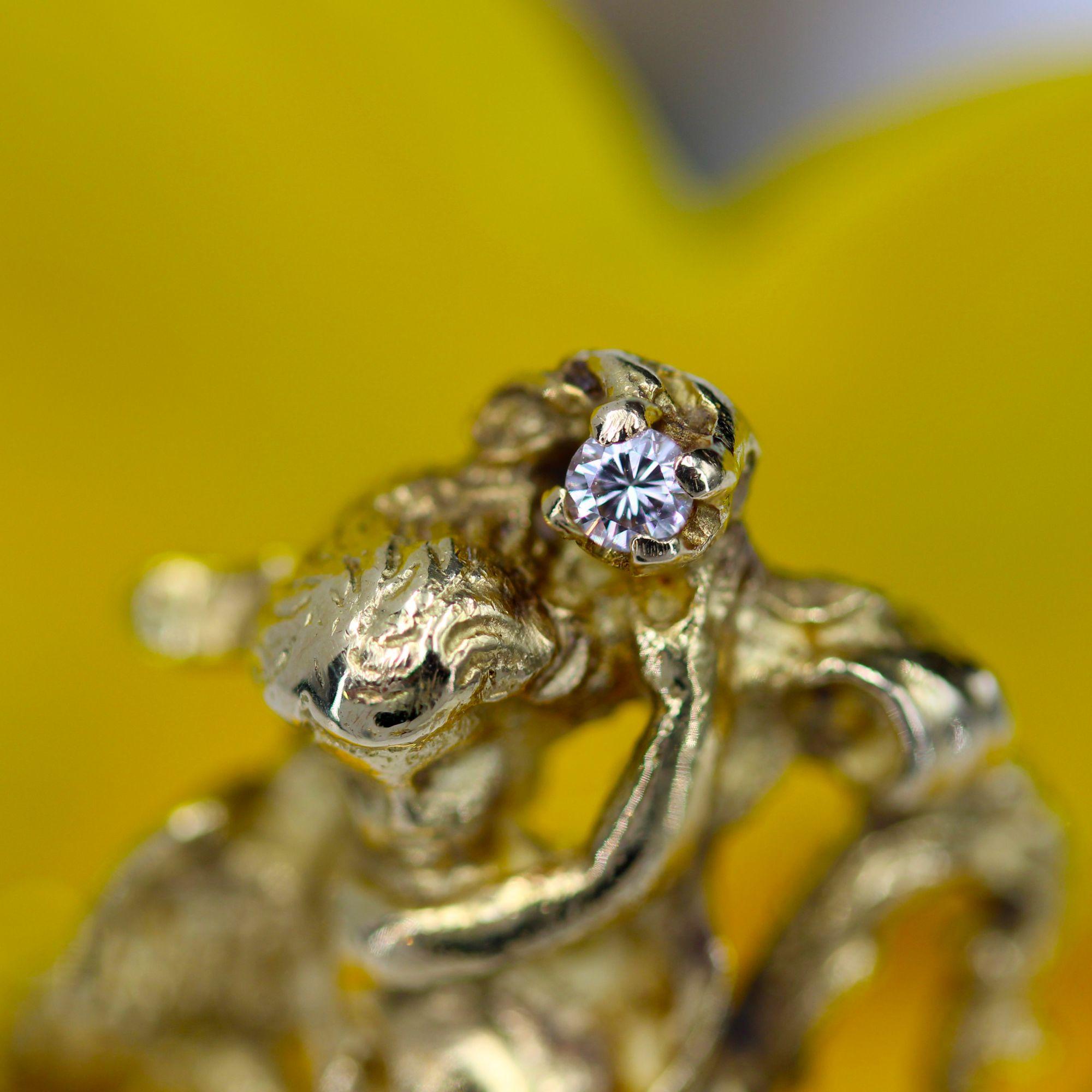 20th Century Diamond 18 Karat Yellow Gold Cherubs Ring For Sale 5