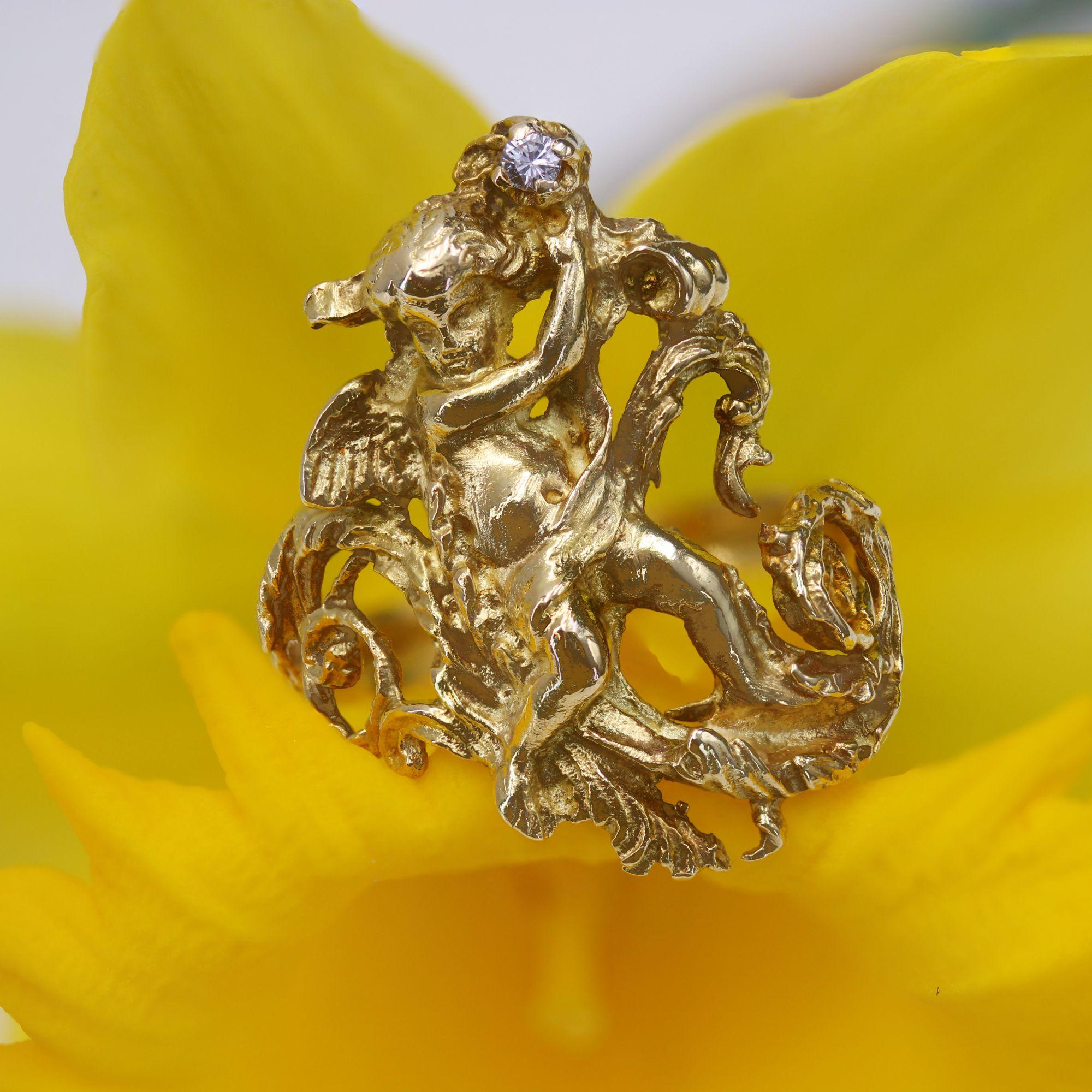 Romantic 20th Century Diamond 18 Karat Yellow Gold Cherubs Ring For Sale