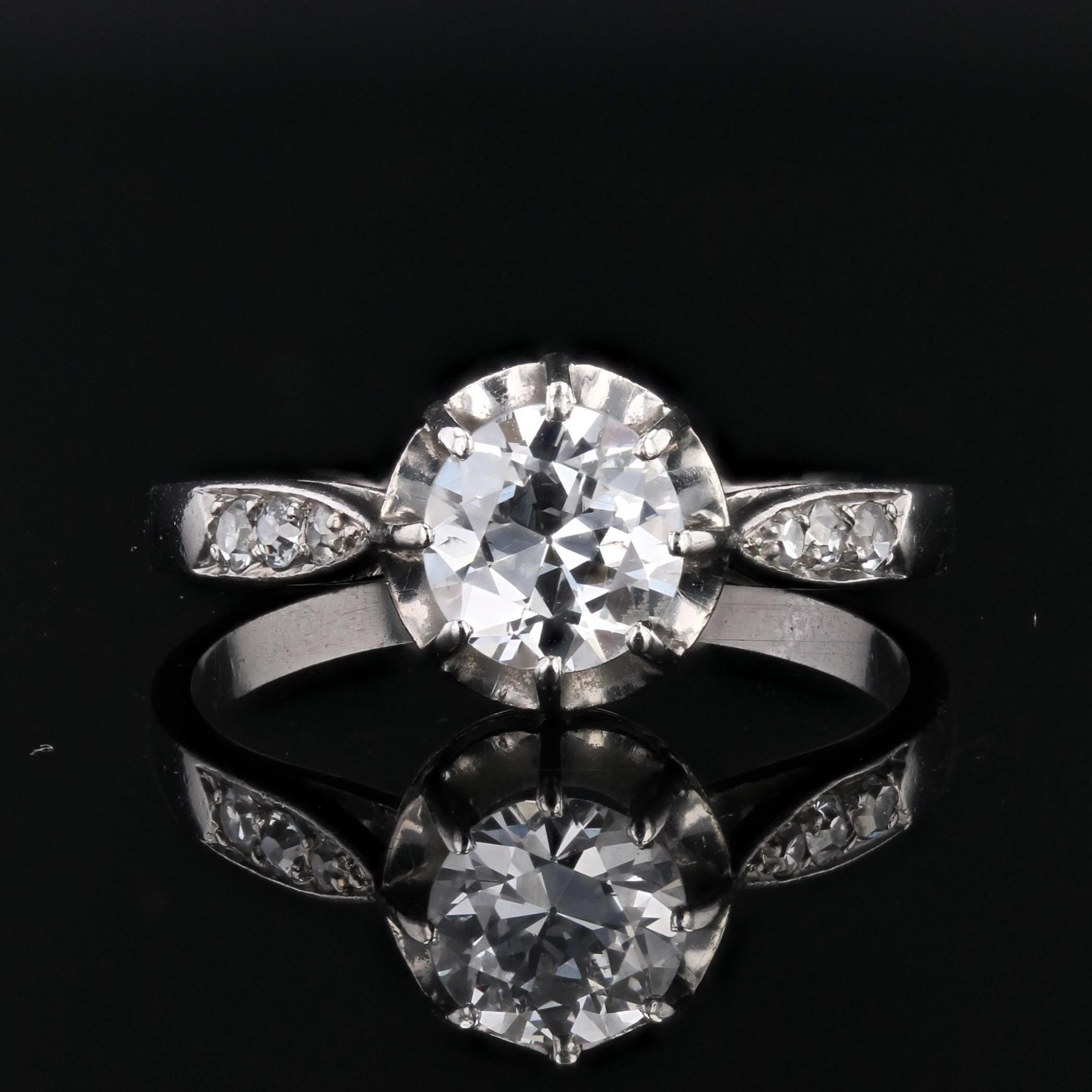 20th Century Diamond Platinum Solitaire Ring In Good Condition For Sale In Poitiers, FR
