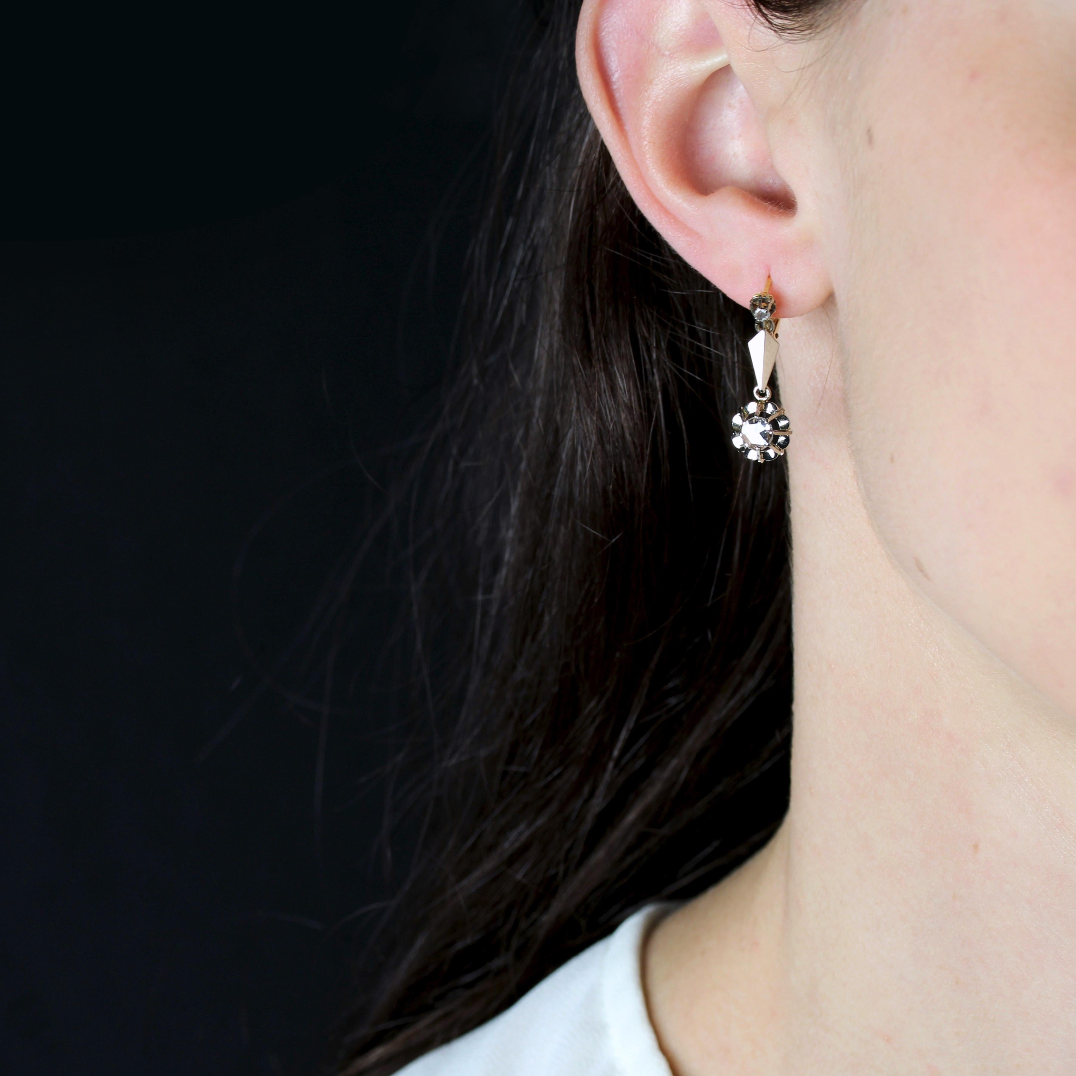 For pierced ears.
Earrings in 18 karat white and rose gold.
Delightful lever-back earrings with geometric lines. They are claw-set with a small rose-cut diamond that supports a diamond-shaped tassel, which in turn supports a larger rose-cut diamond.