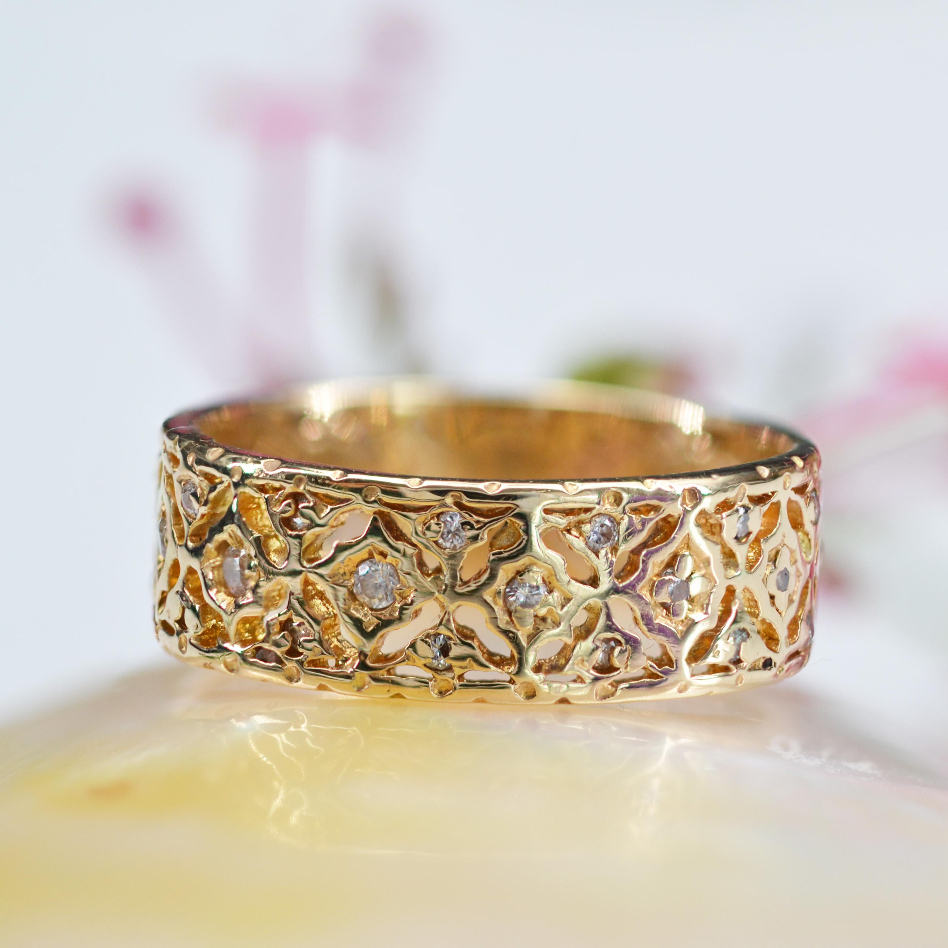 Women's 20th Century Diamonds 18 Karat Yellow Gold Antique Ring For Sale