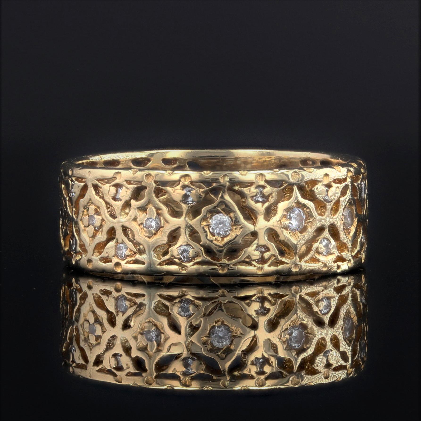 20th Century Diamonds 18 Karat Yellow Gold Antique Ring For Sale 4