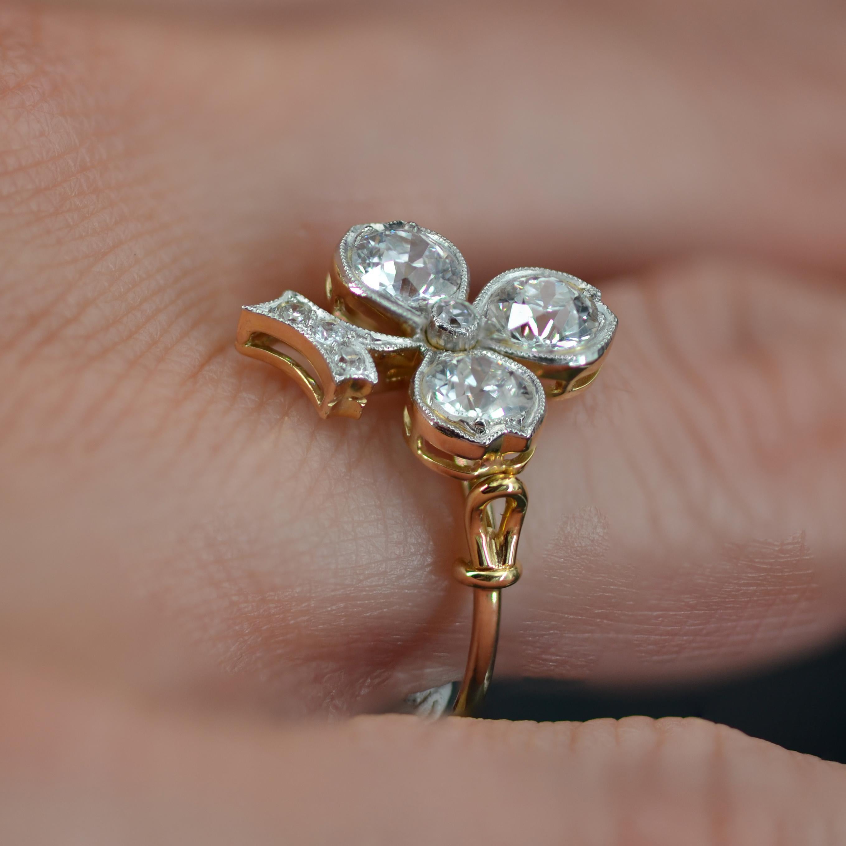 20th Century Diamonds 18 Karat Yellow Gold Clover Shape Ring For Sale 4