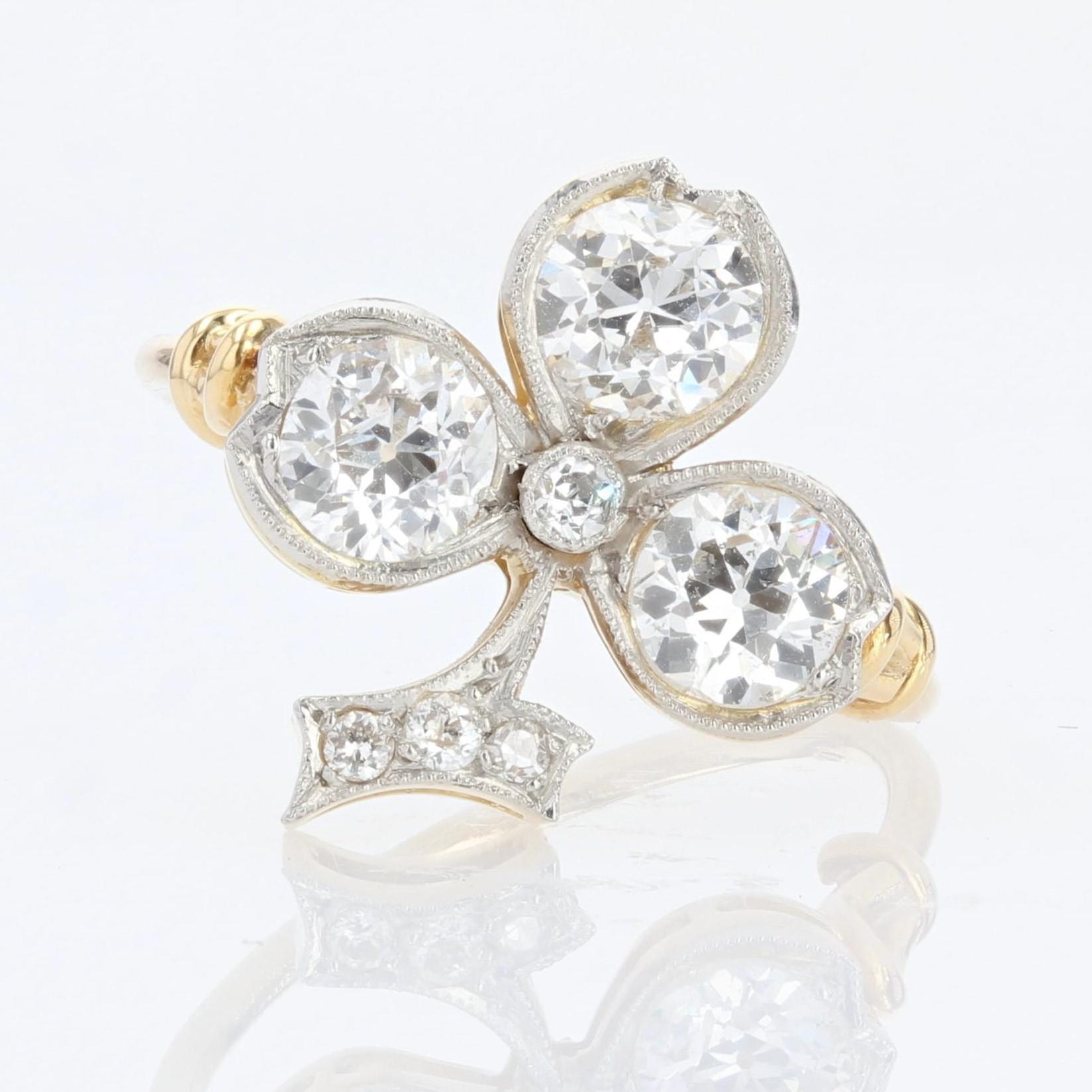 20th Century Diamonds 18 Karat Yellow Gold Clover Shape Ring For Sale 1