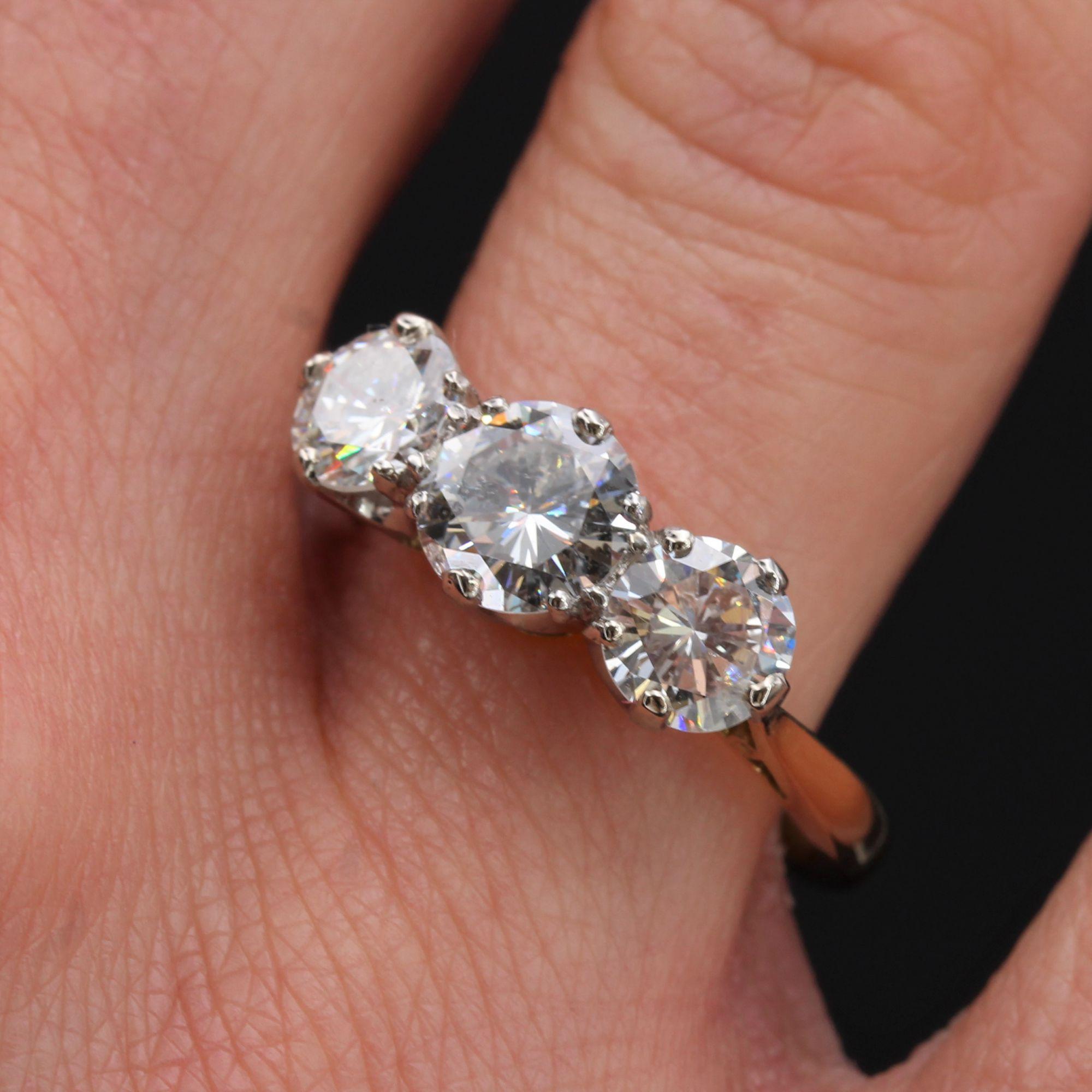 Bague jarretière en or jaune 18 carats avec diamants du 20e siècle Bon état - En vente à Poitiers, FR