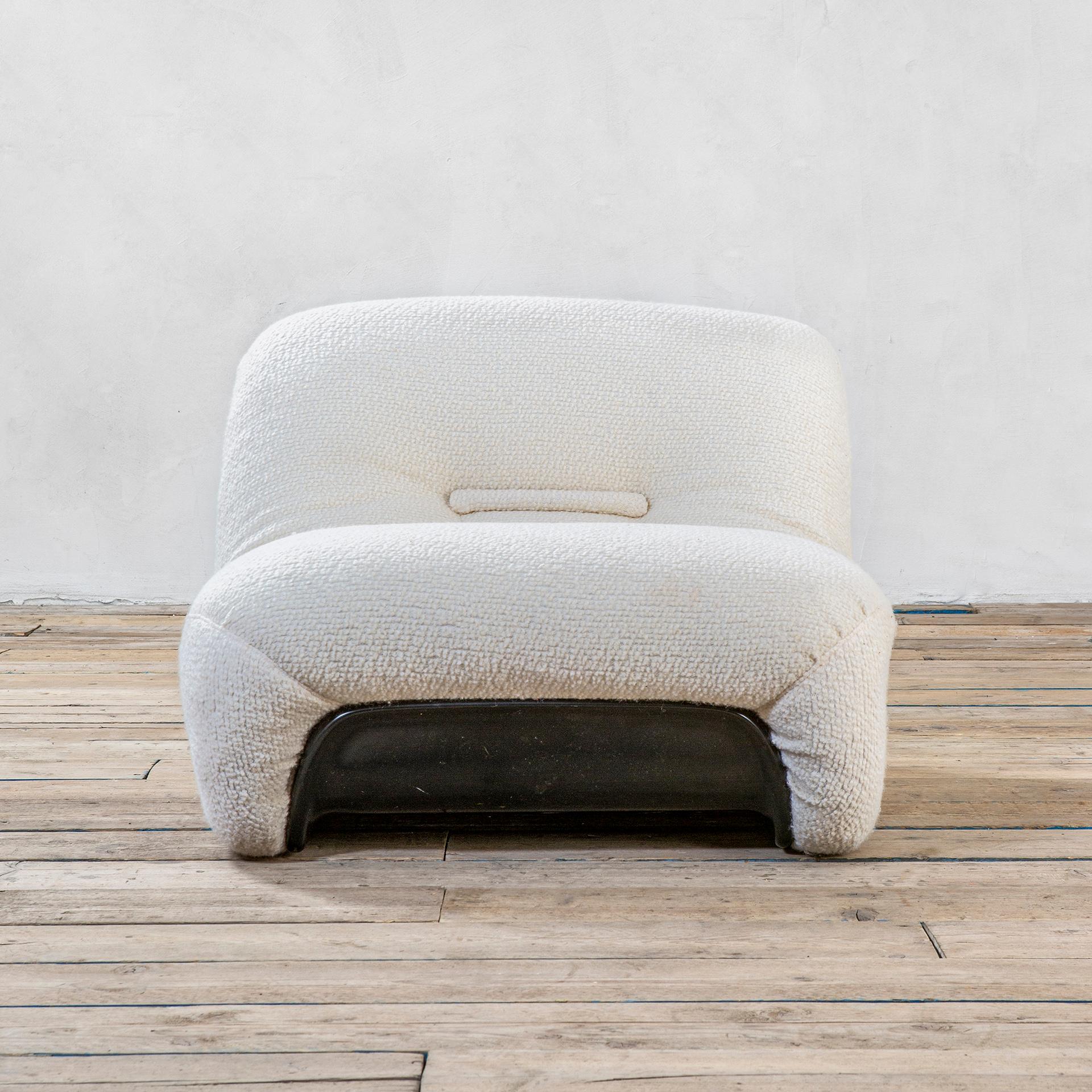 1P - INDUSTRIA CHIMICA PER L'ARREDAMENTO ist ein italienischer Hersteller mit Sitz in Florenz, der zwischen 1967 und 1986 tätig war. Dank der Collaboration mit mehreren italienischen Designern (wie Emilio Guarnacci, Felix Padovano und auch Gaetano