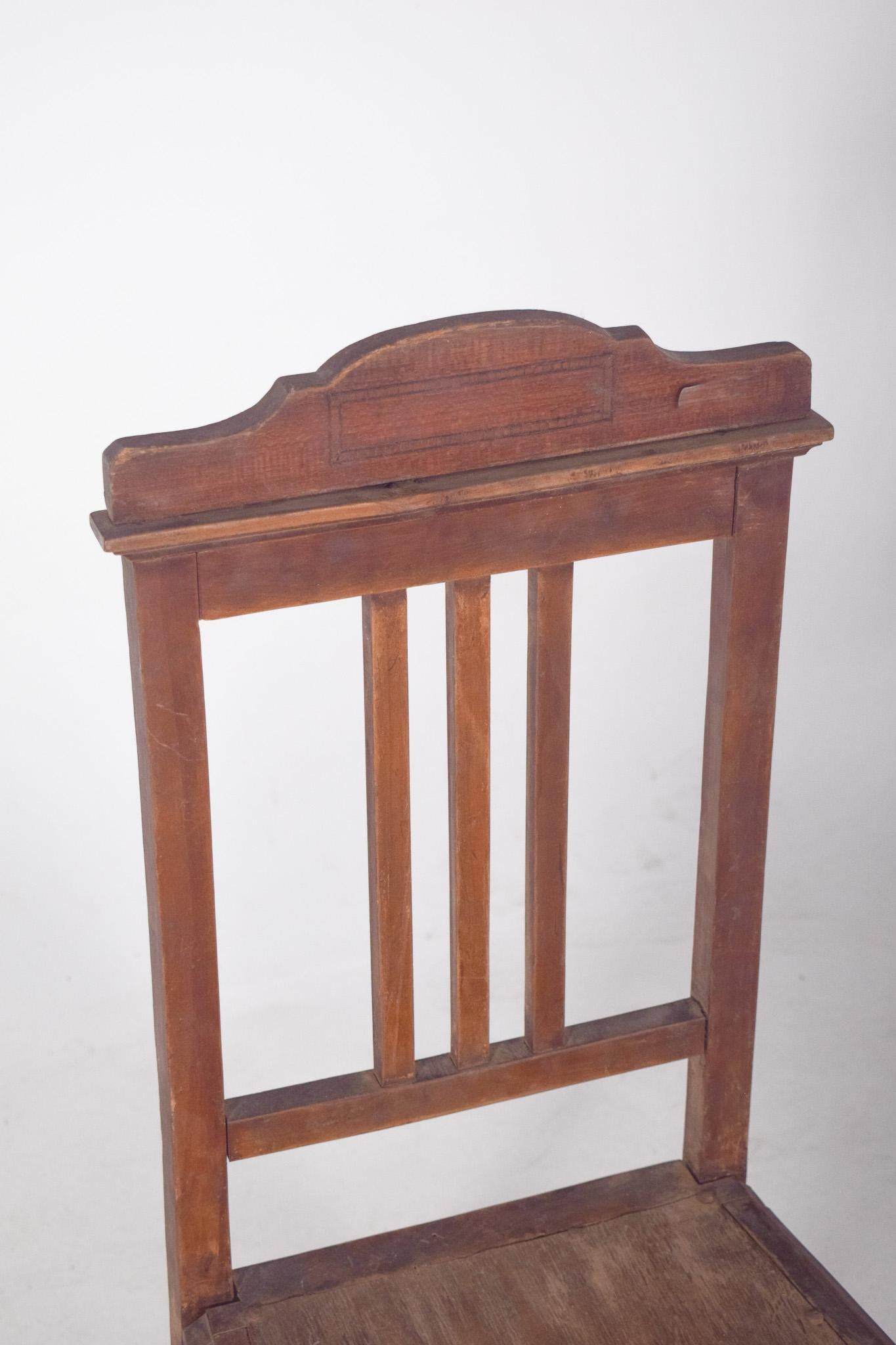 Silla de comedor del siglo XX con respaldo geométrico Portugués en venta