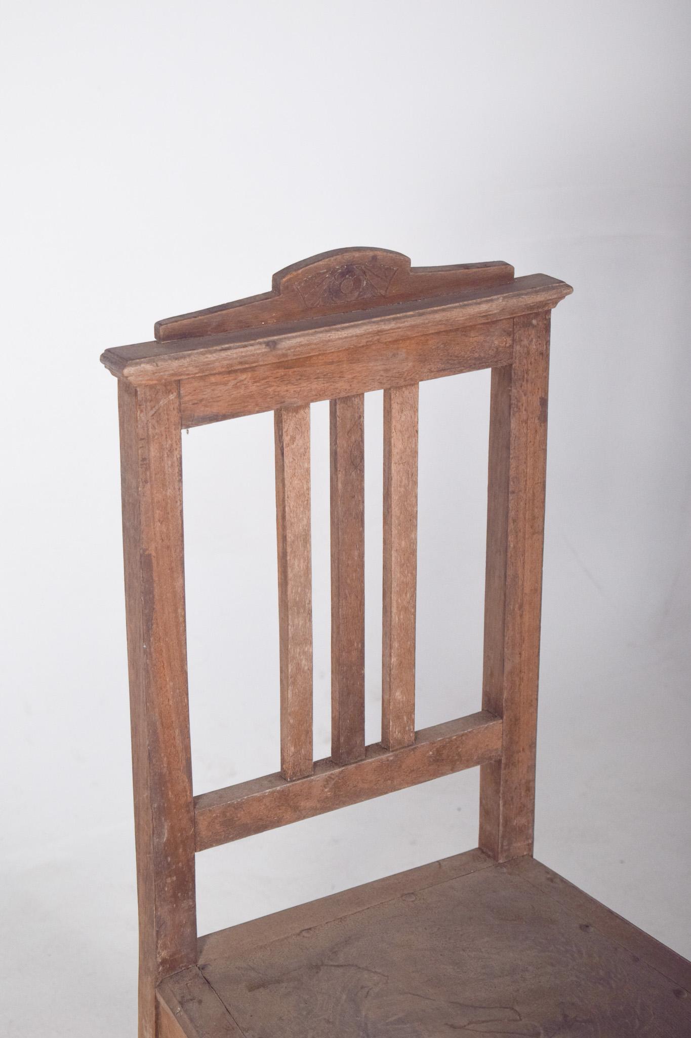 Silla de comedor del siglo XX con respaldo geométrico Madera en venta