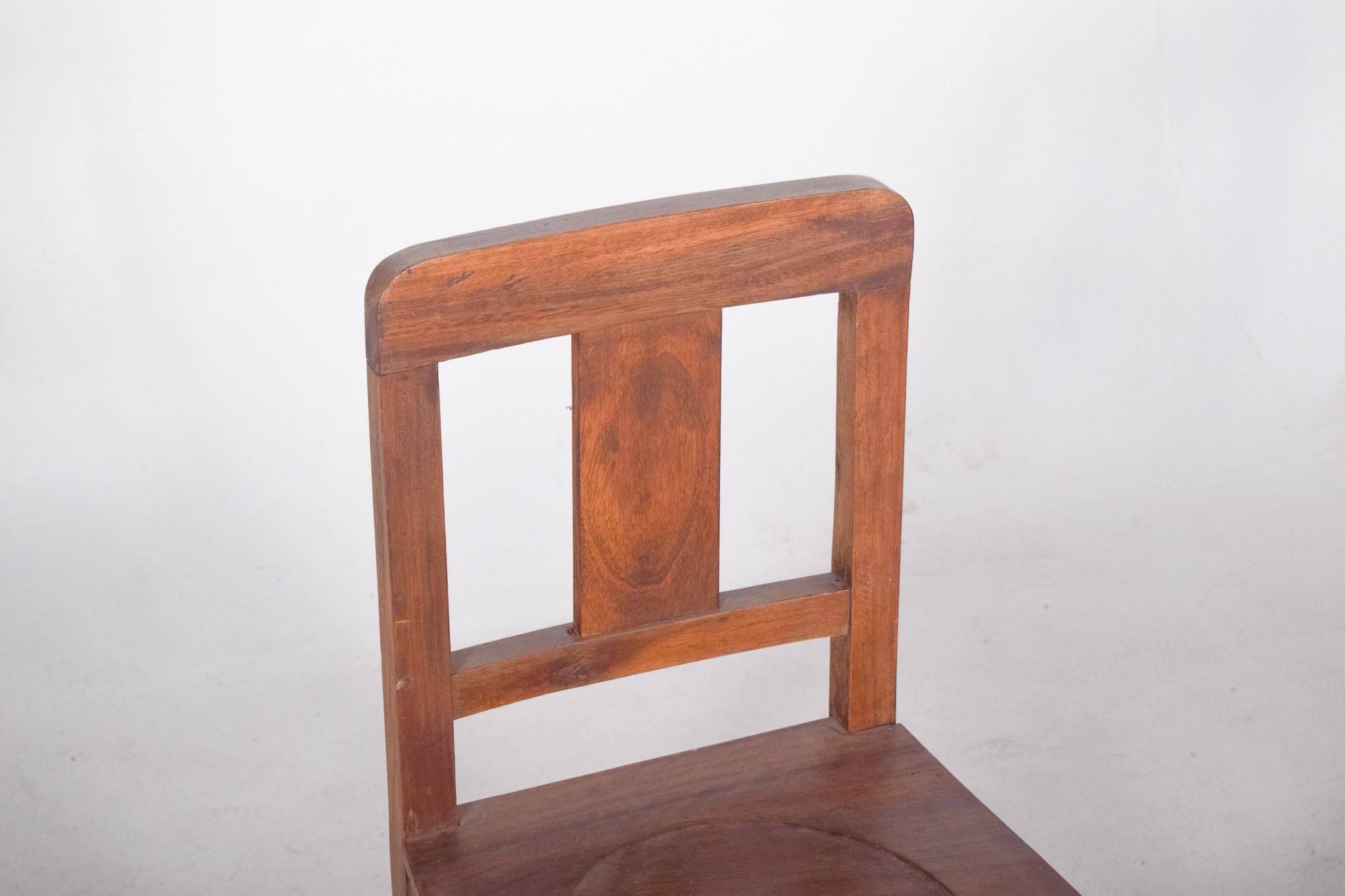 Silla de comedor del siglo XX con respaldo de madera Portugués en venta