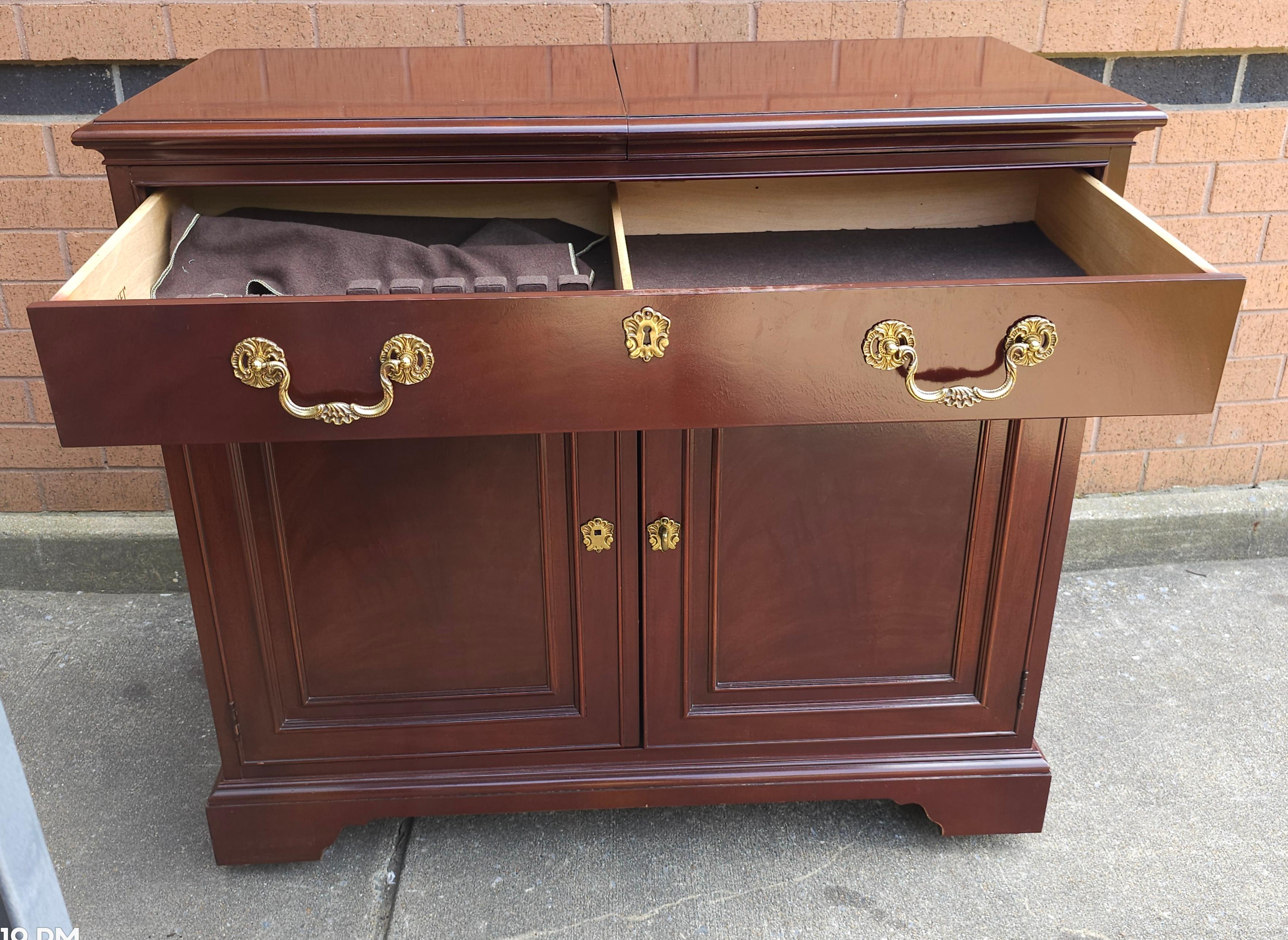20th Century Drexel Mahogany Slide Top Rolling Dry Bar Buffet Server For Sale 7
