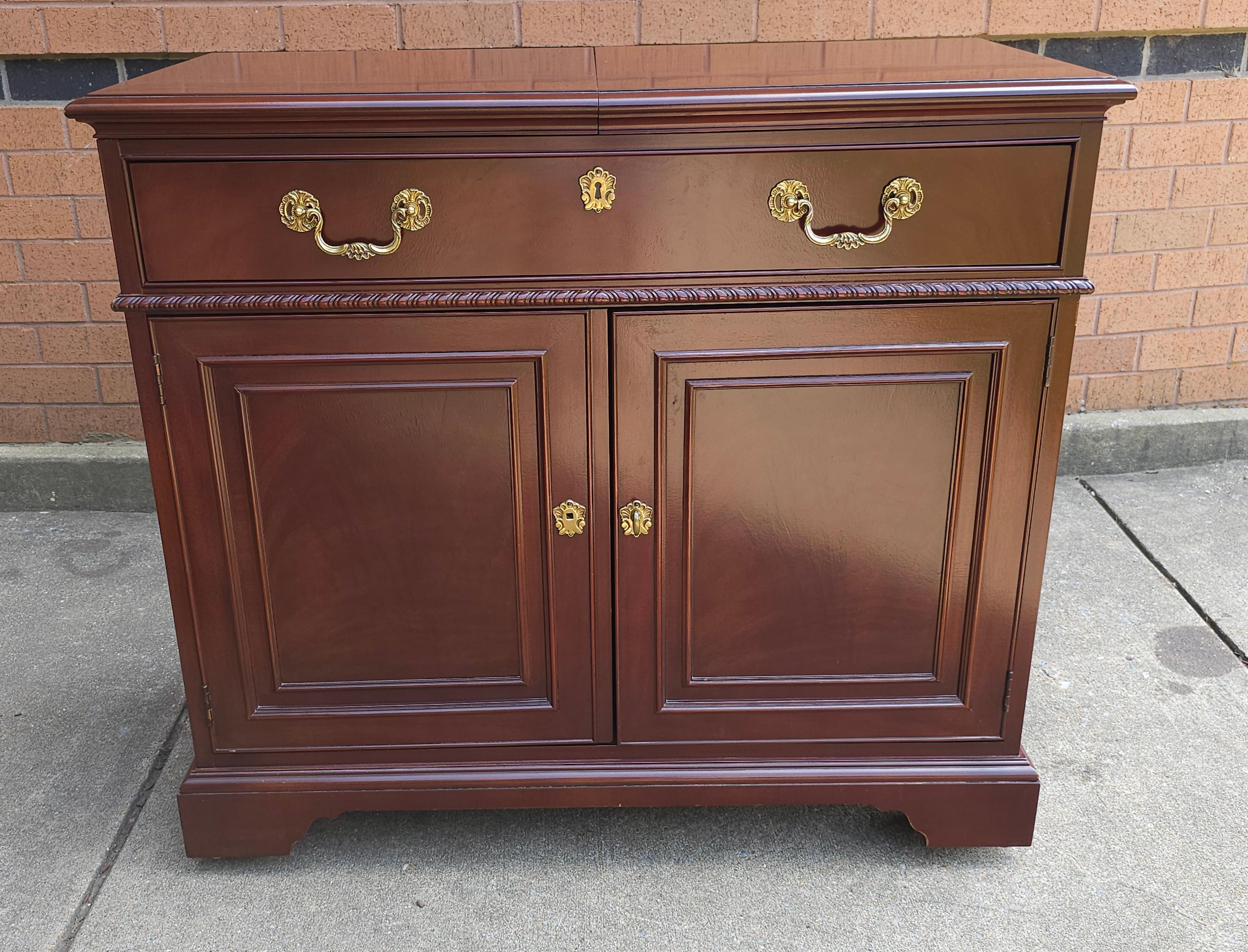 20th Century Drexel Mahogany Slide Top Rolling Dry Bar Buffet Server For Sale 8