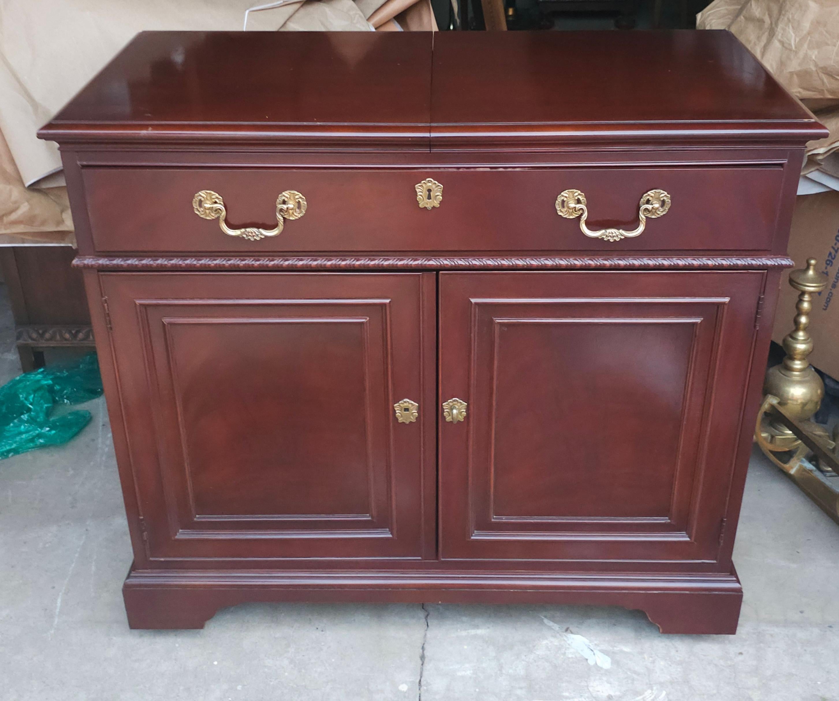 Georgian 20th Century Drexel Mahogany Slide Top Rolling Dry Bar Buffet Server For Sale