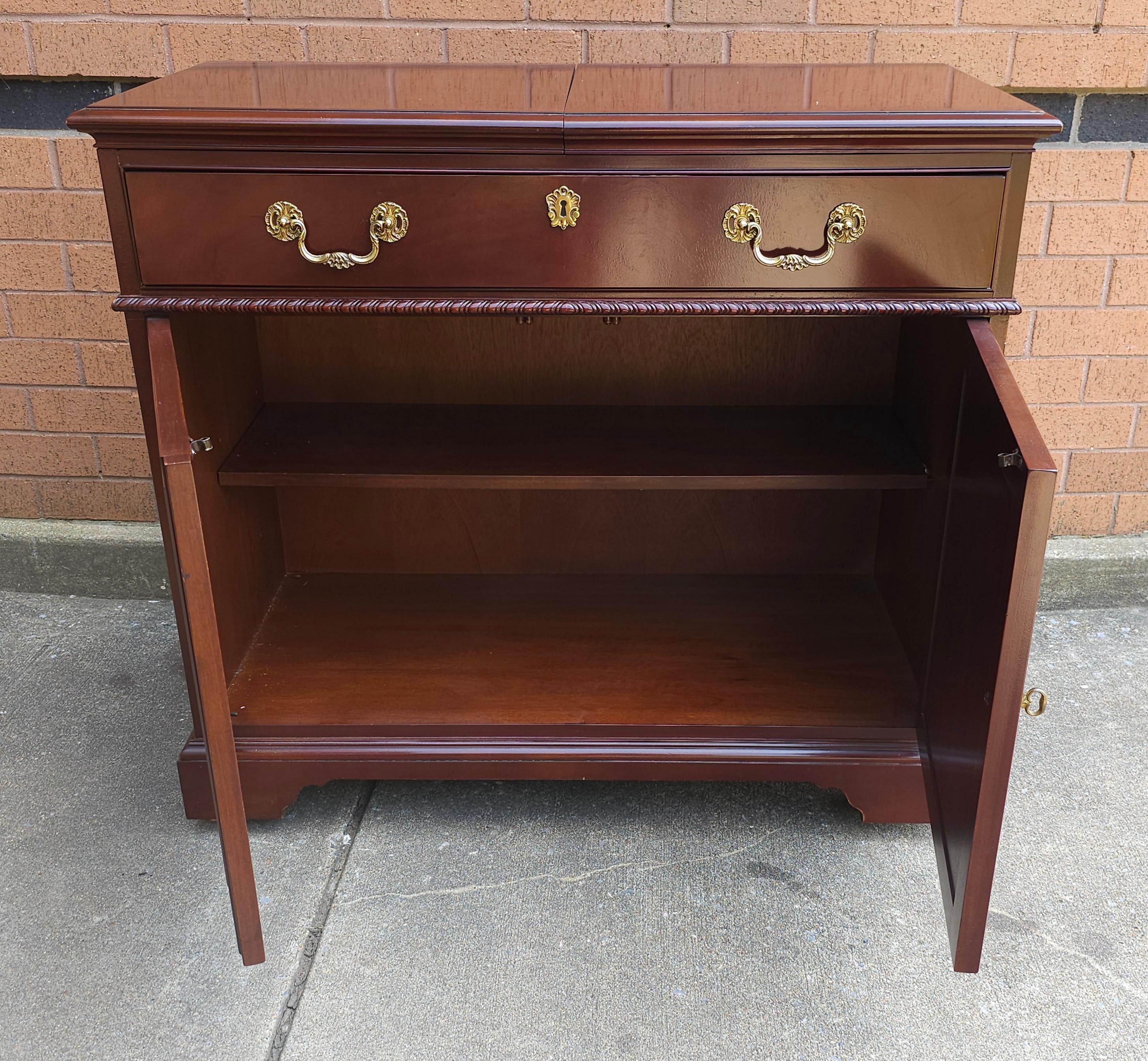 20th Century Drexel Mahogany Slide Top Rolling Dry Bar Buffet Server In Good Condition For Sale In Germantown, MD