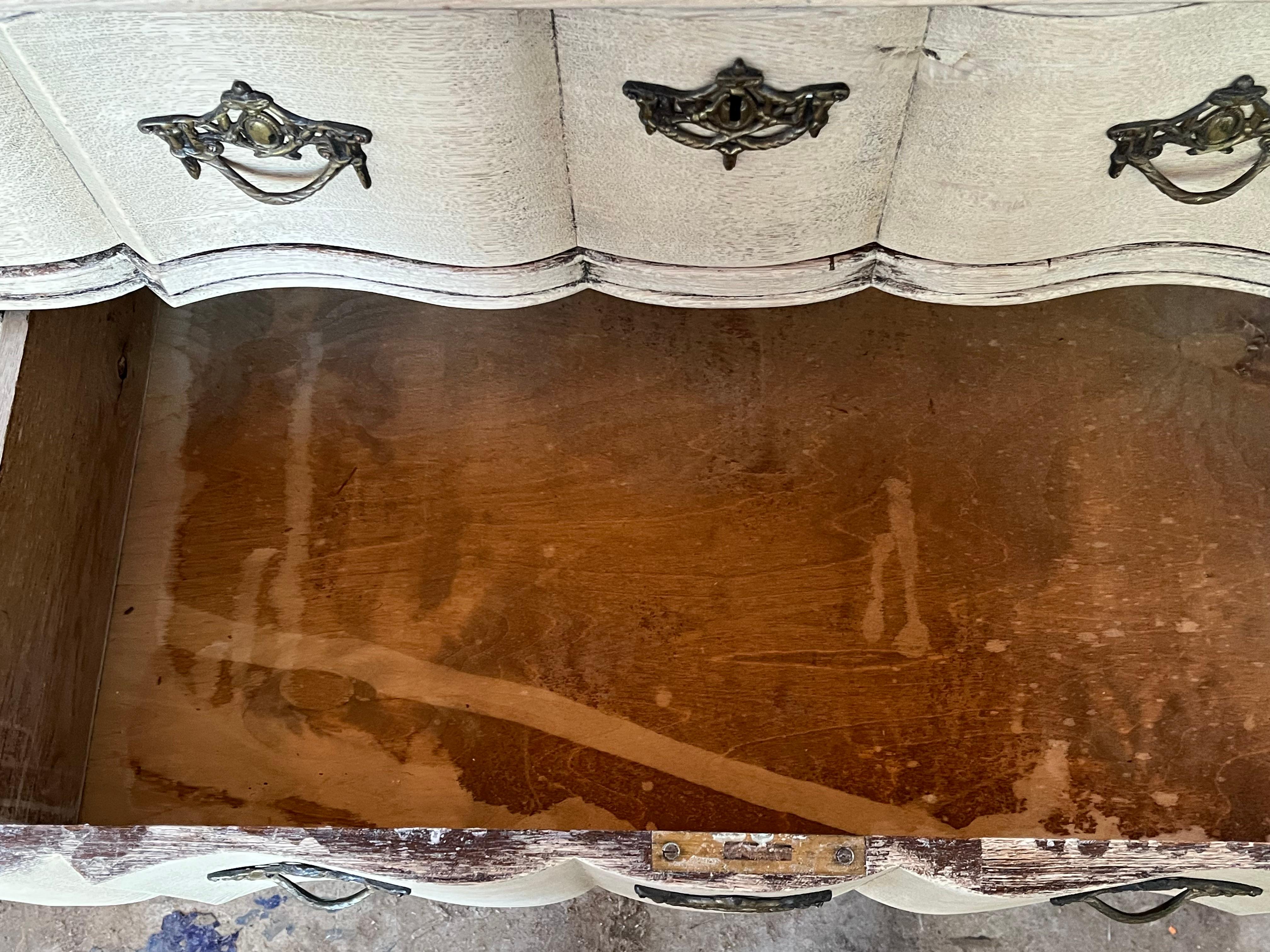 Cassettiera olandese in Oak sbiancato del XX secolo in vendita 3