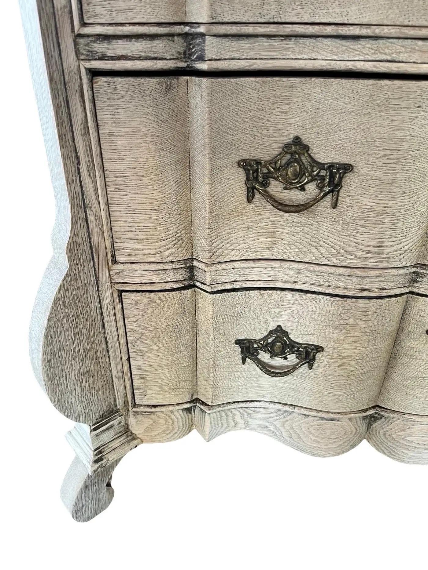 Cassettiera olandese in Oak sbiancato del XX secolo in vendita 6