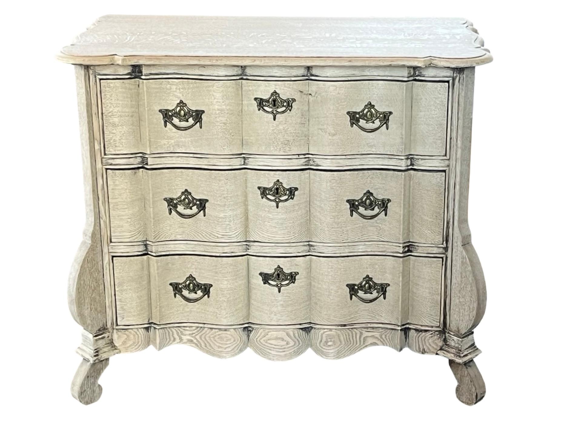 Barocco Cassettiera olandese in Oak sbiancato del XX secolo in vendita